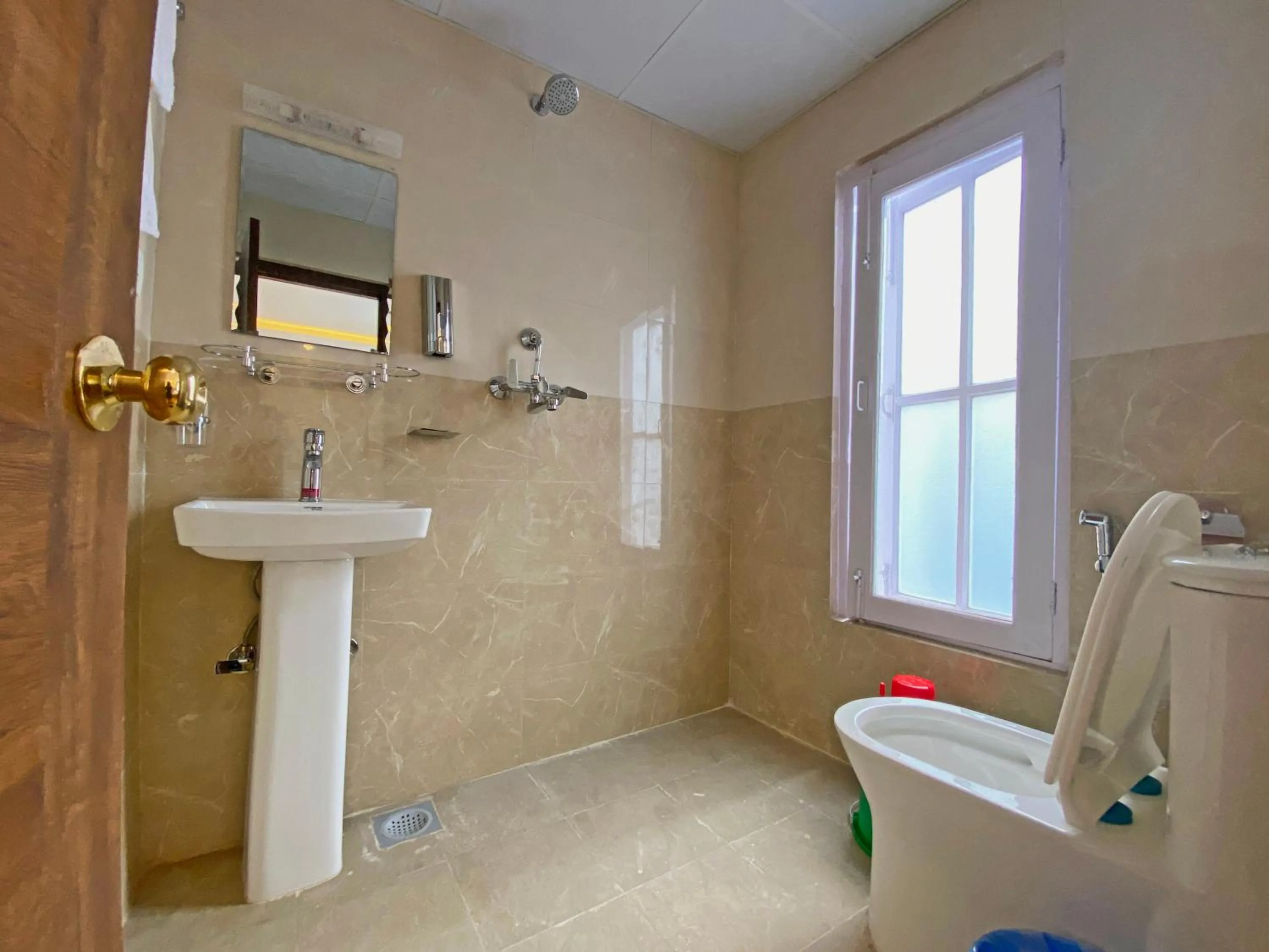 Shower in Hotel Royal Emperor