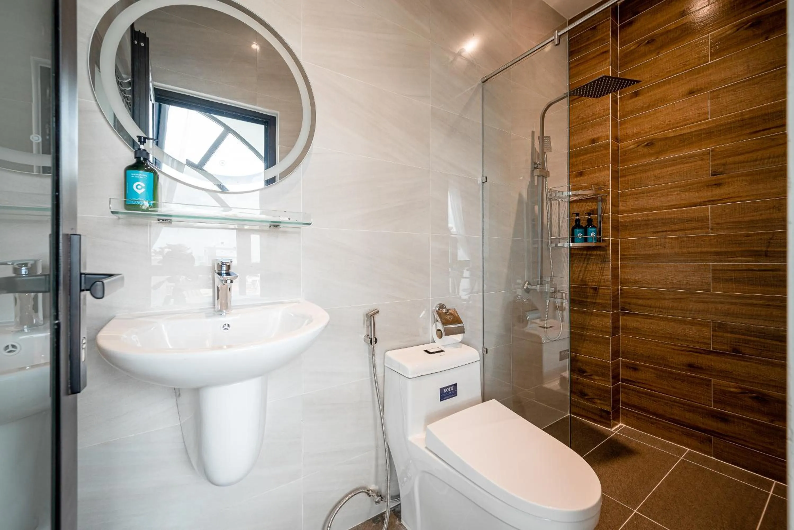 Shower in DreamHome - Sunset