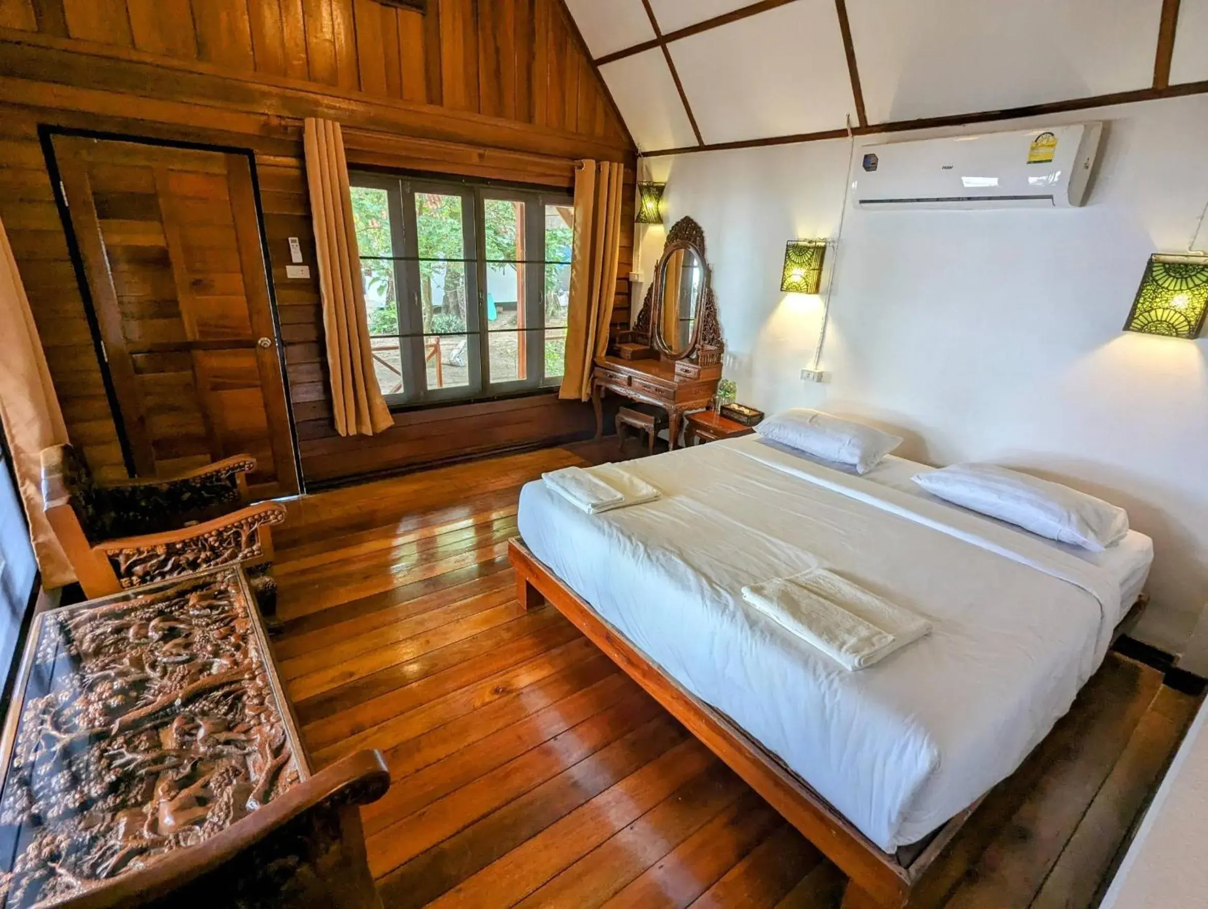 Property building, Bed in Ziggy Stardust Property building, Bed in Ziggy Stardust