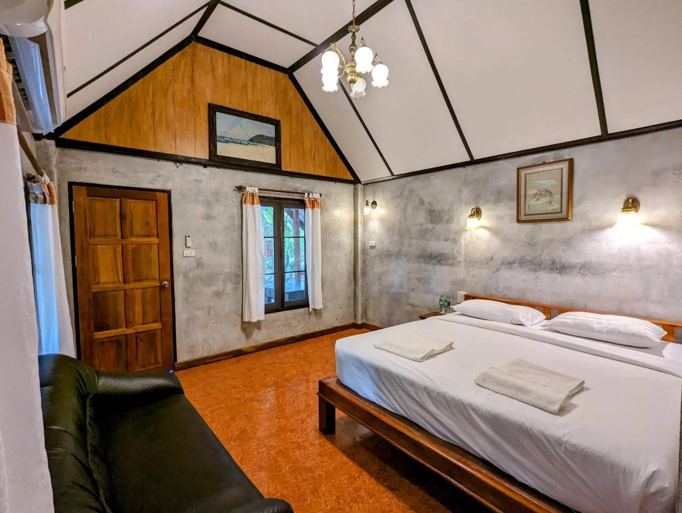 Bed in Ziggy Stardust