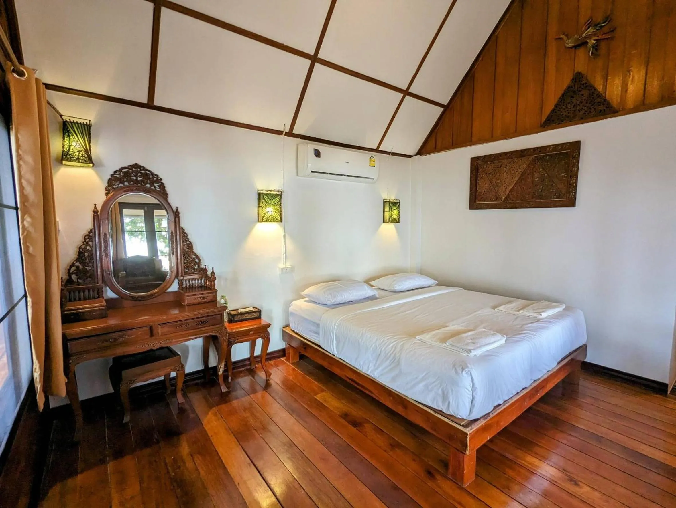 Bed in Ziggy Stardust