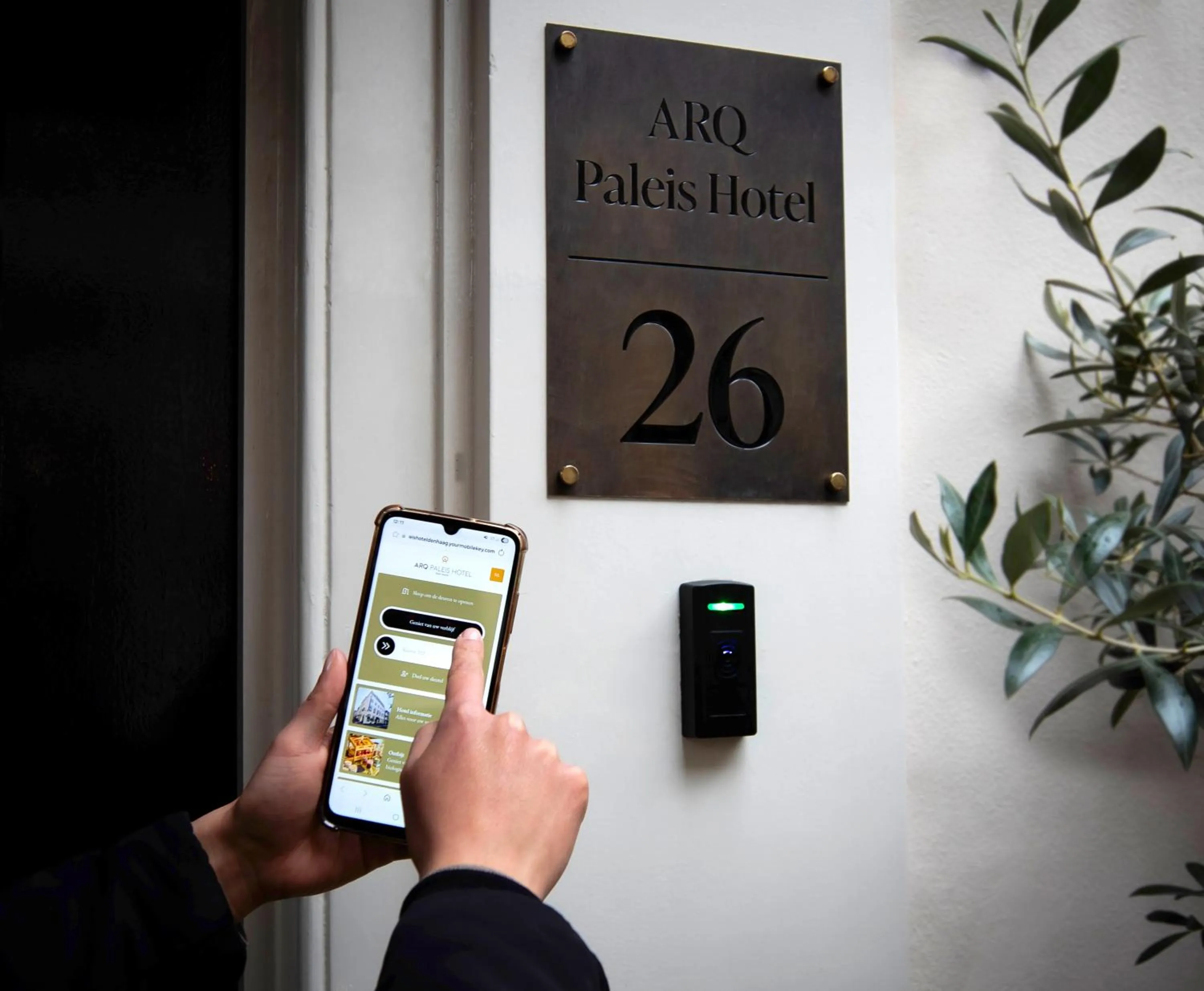 Facade/entrance in ARQ Paleis Hotel