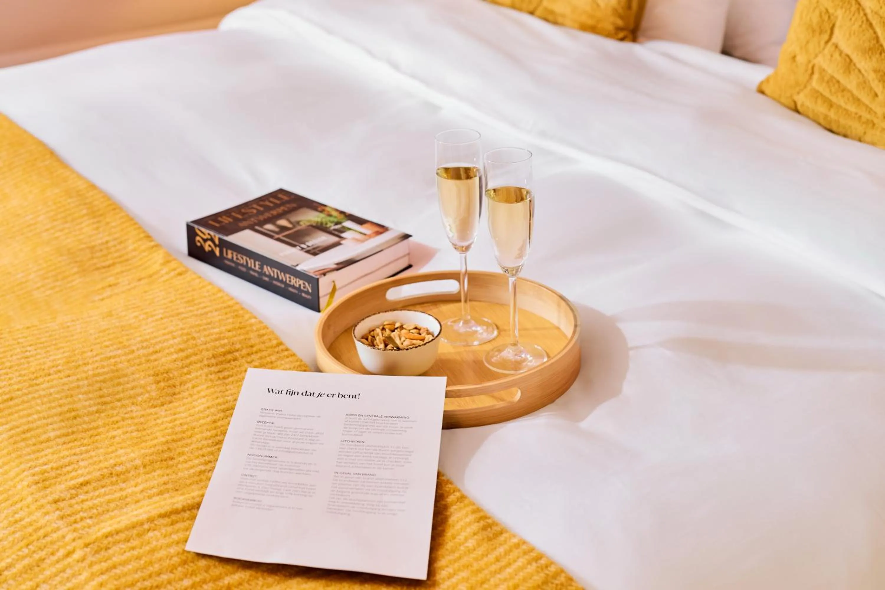 Bed in ARQ Paleis Hotel