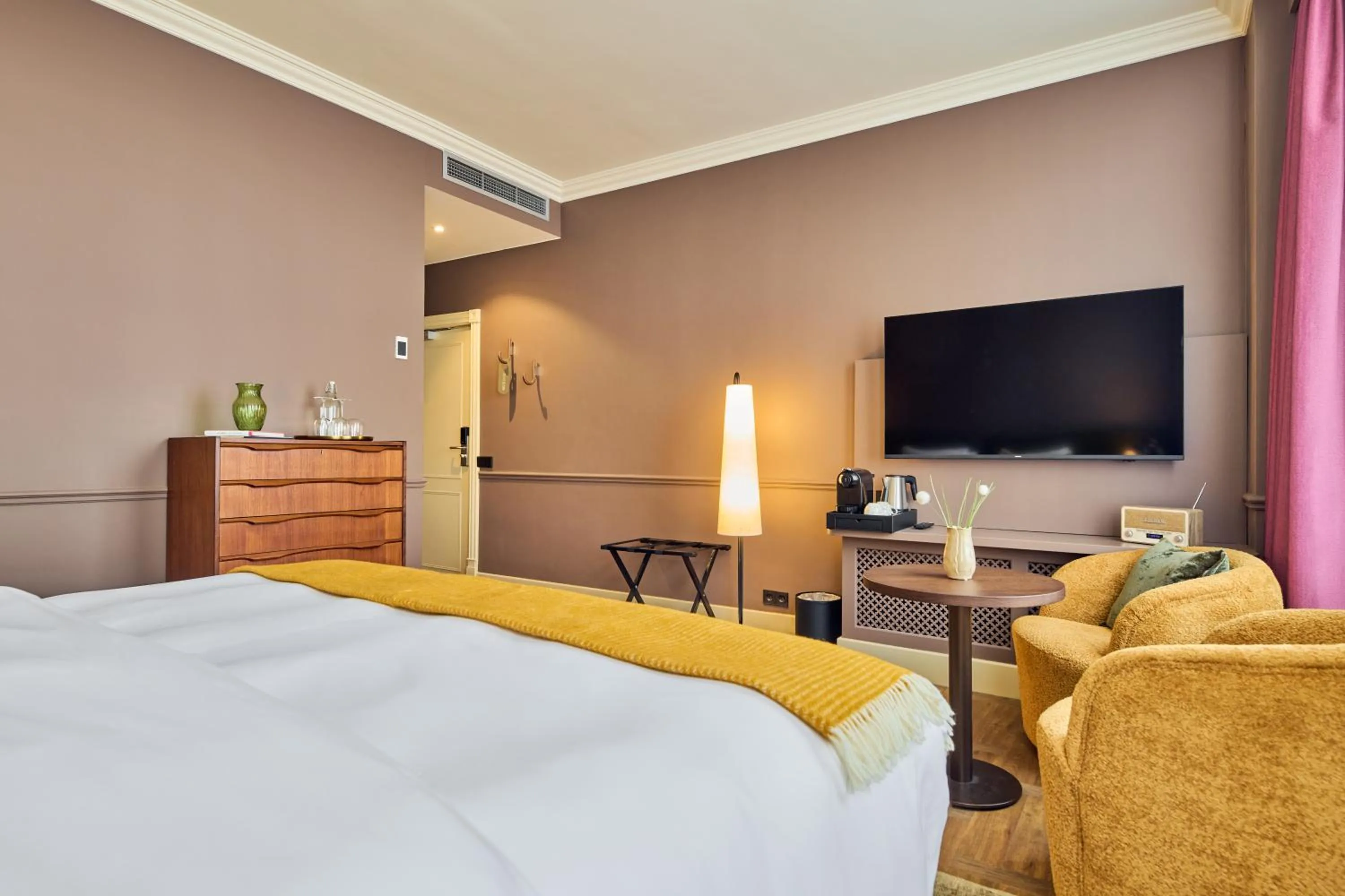 Bed in ARQ Paleis Hotel