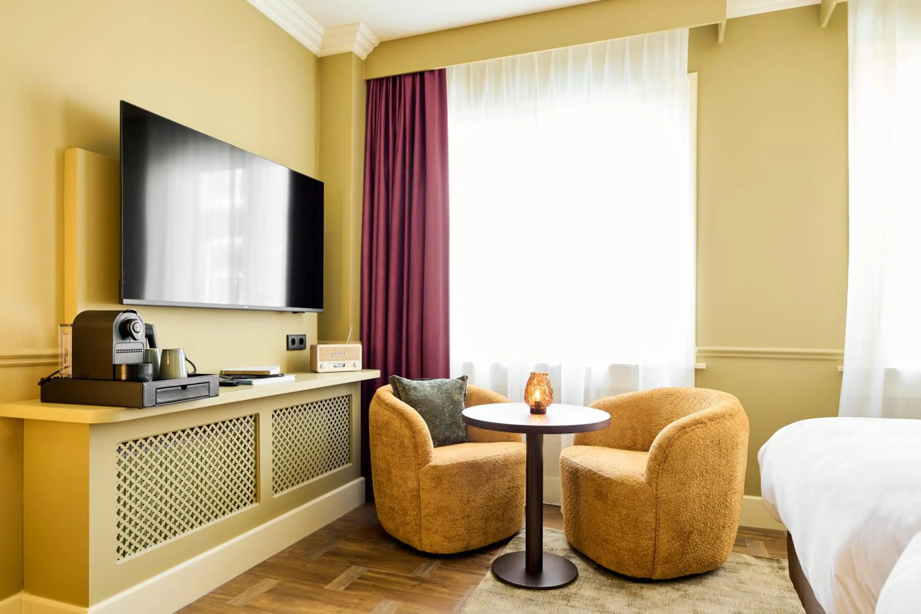 Bed in ARQ Paleis Hotel