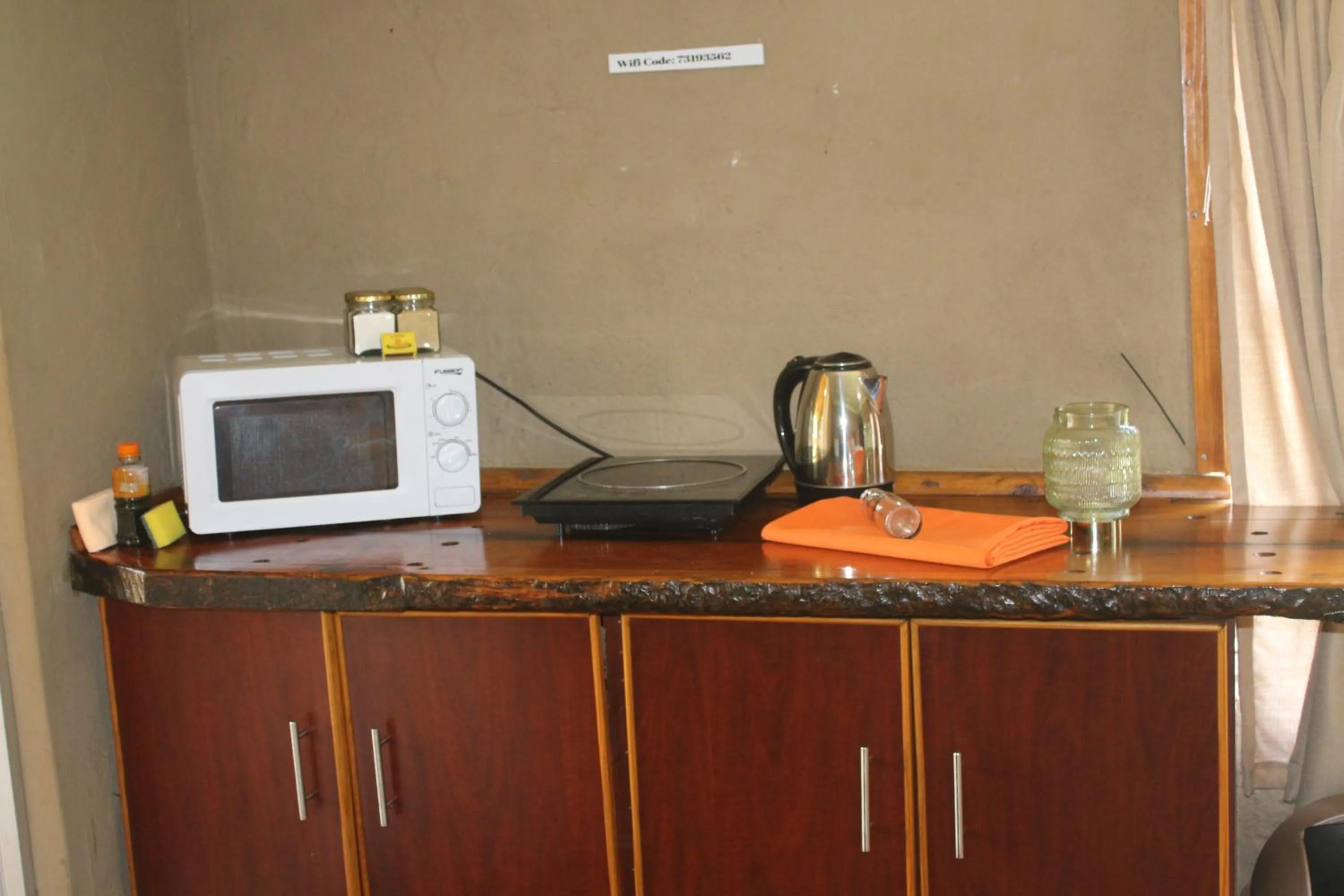 Emahlathini Guest Farm