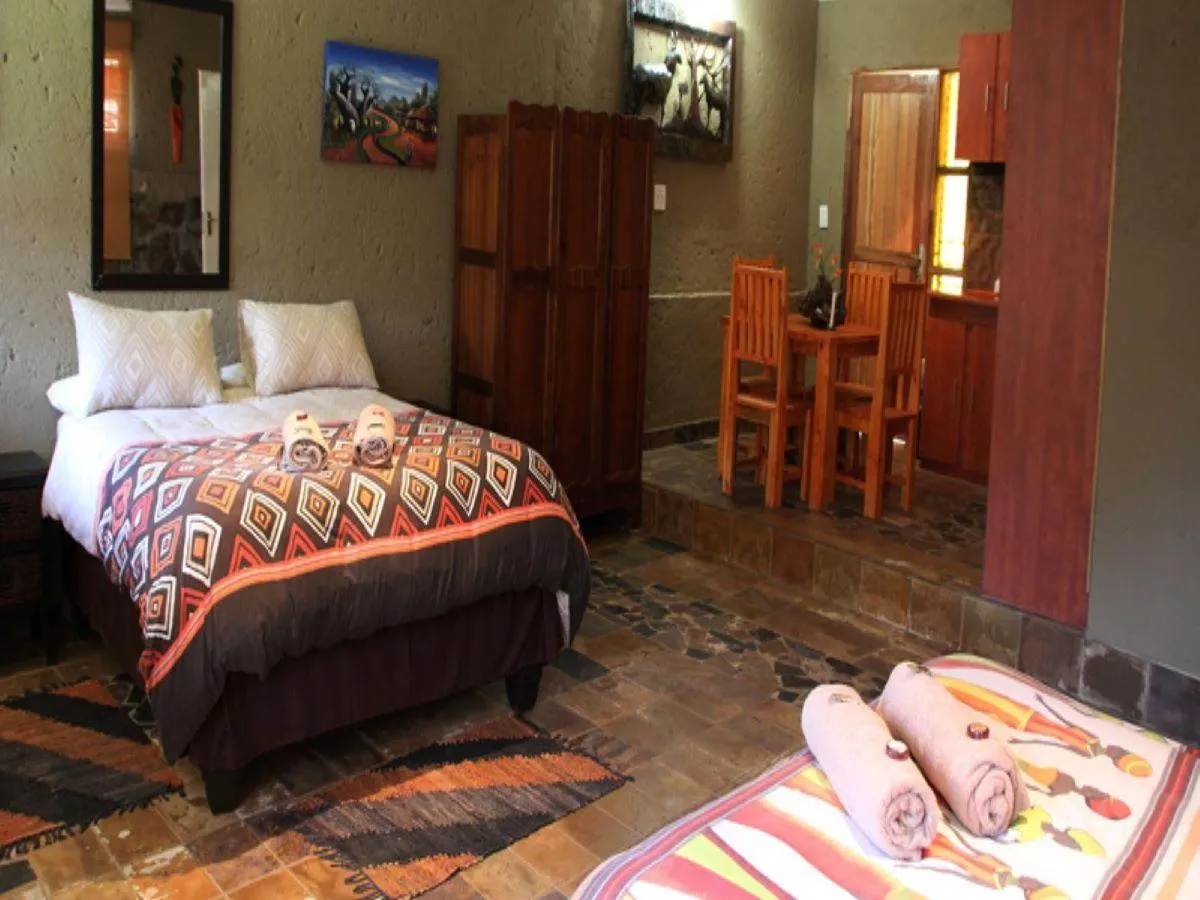 Photo of the whole room, Bed in Emahlathini Guest Farm