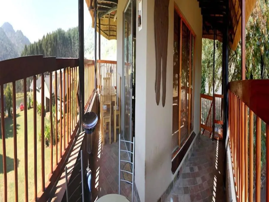 Emahlathini Guest Farm