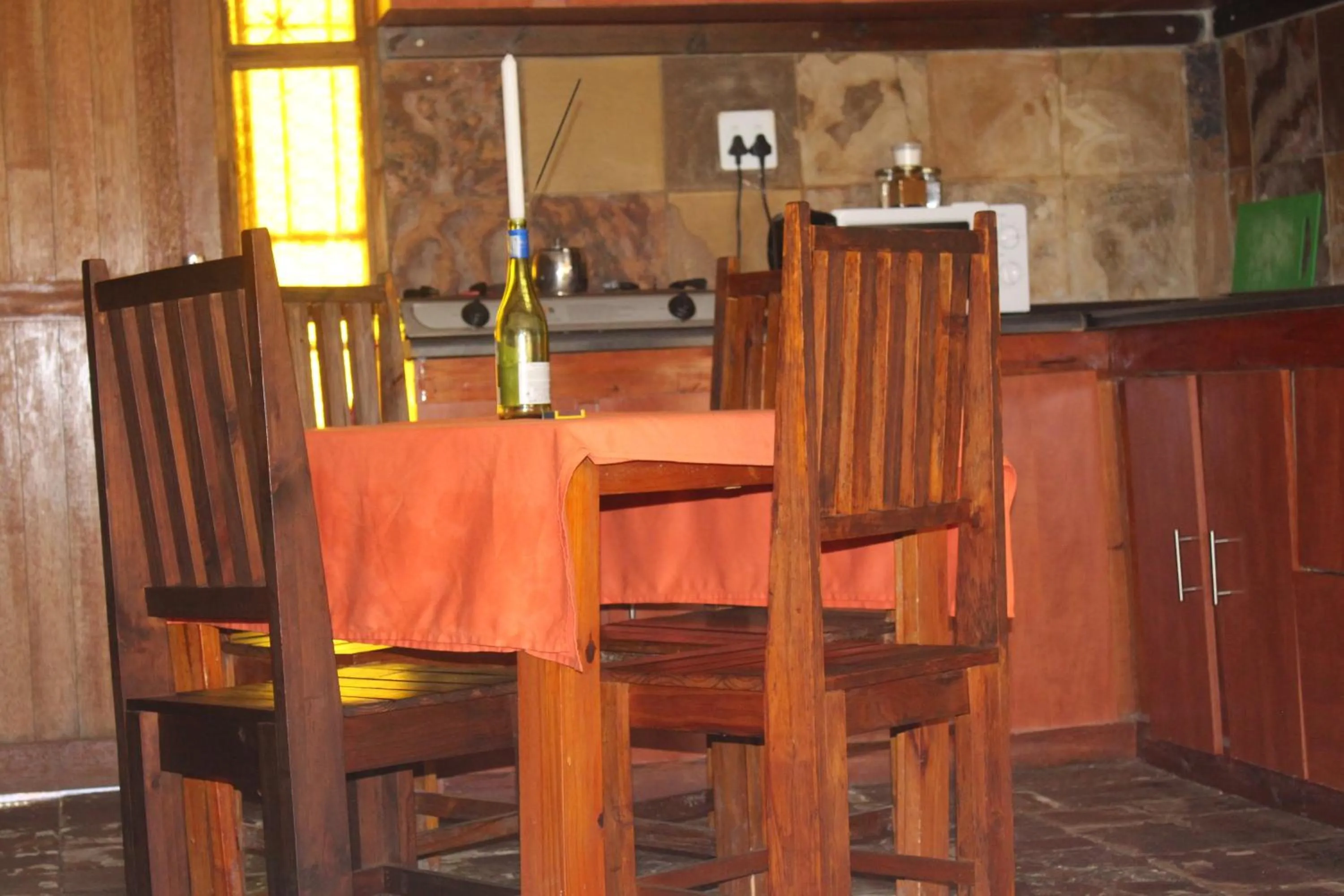 Emahlathini Guest Farm