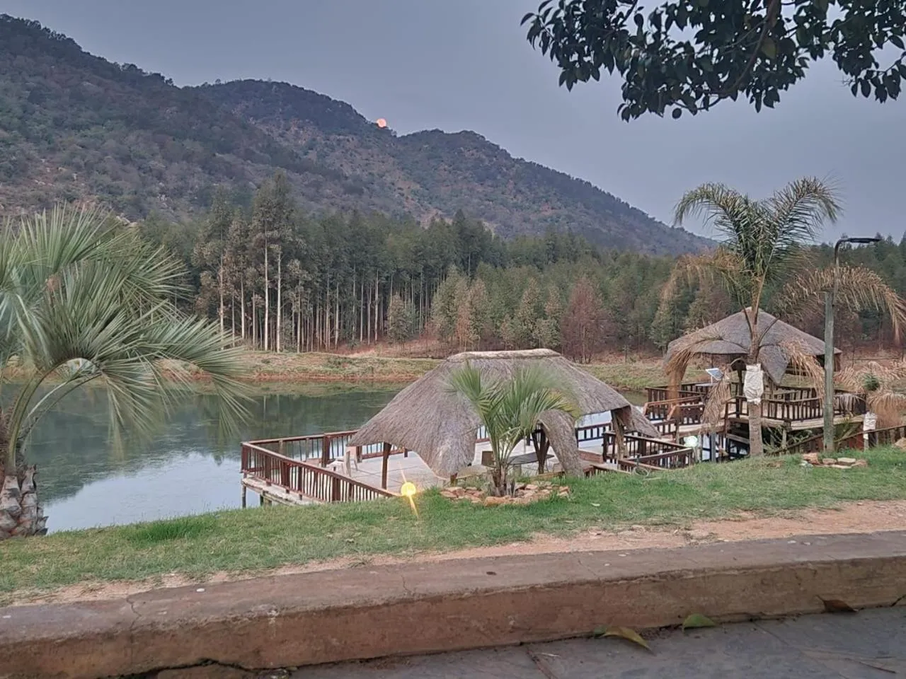 Emahlathini Guest Farm