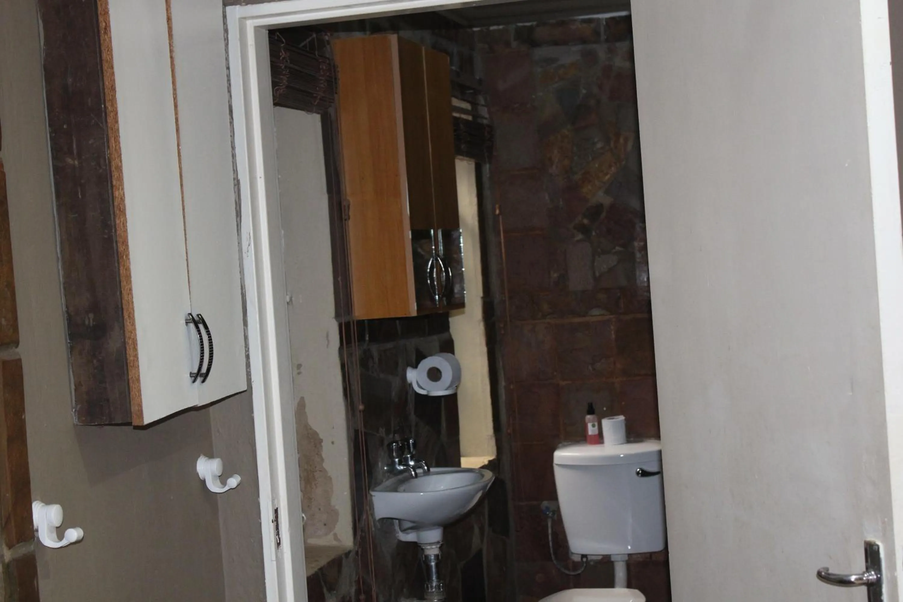 Emahlathini Guest Farm