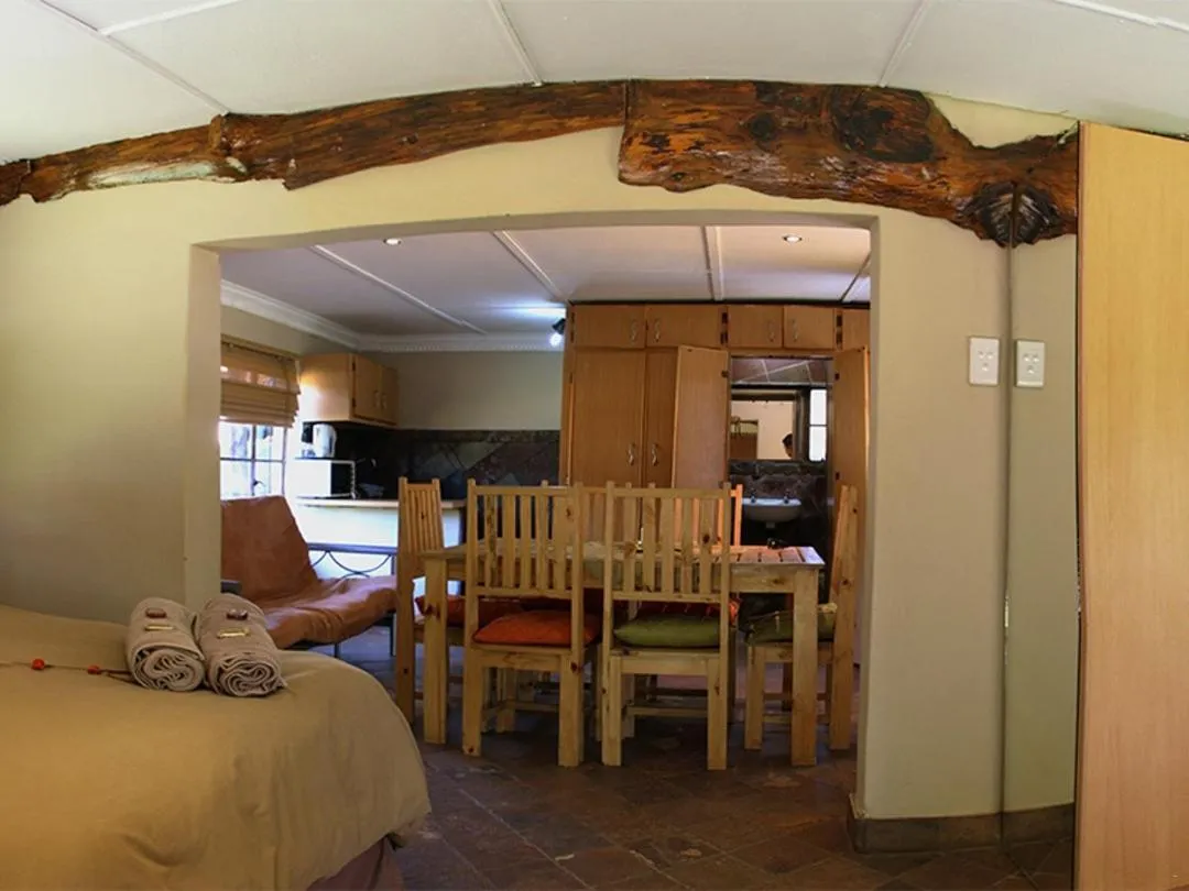 Emahlathini Guest Farm