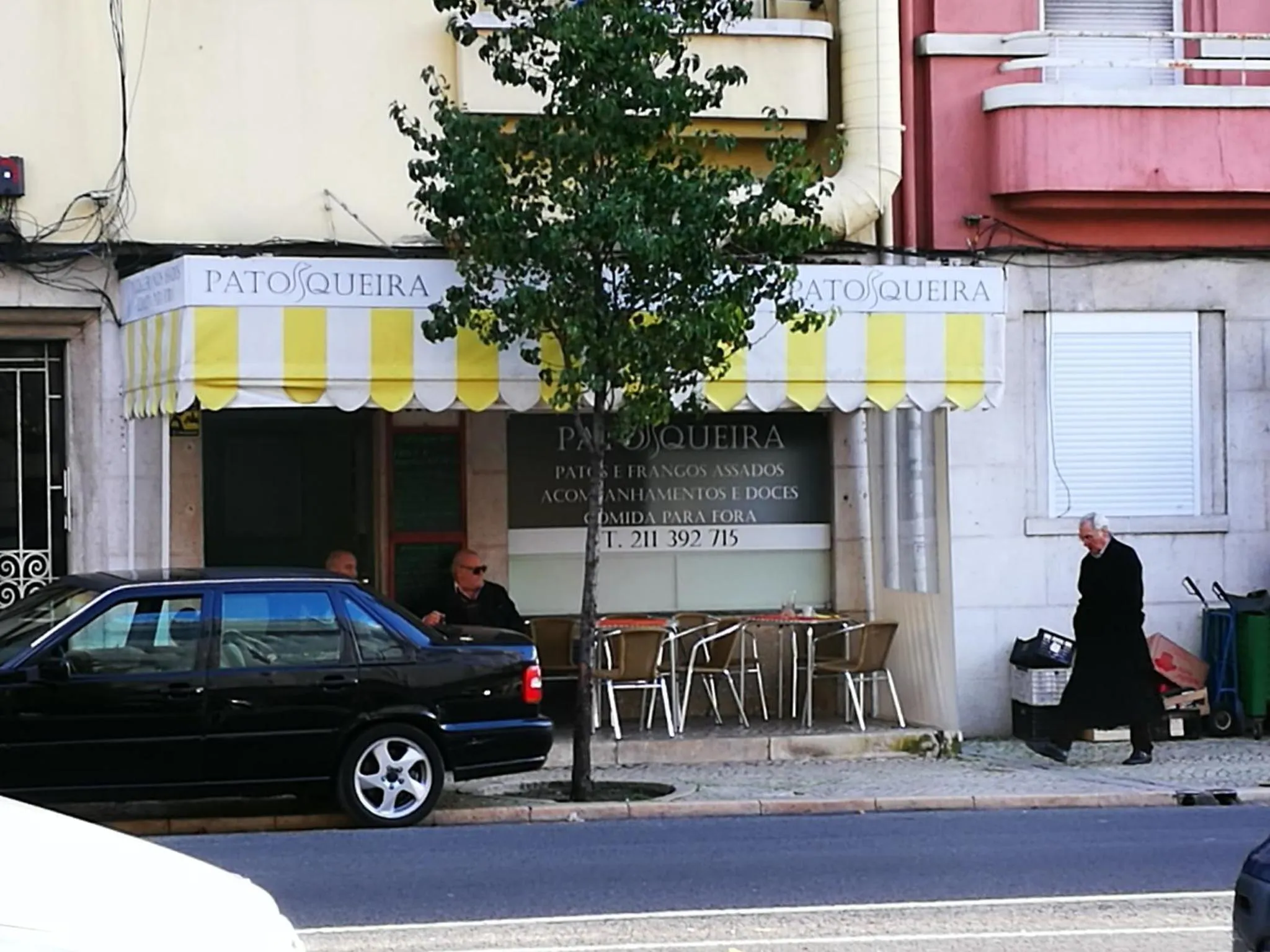 Restaurant/places to eat in Discovery Apartment Estrela