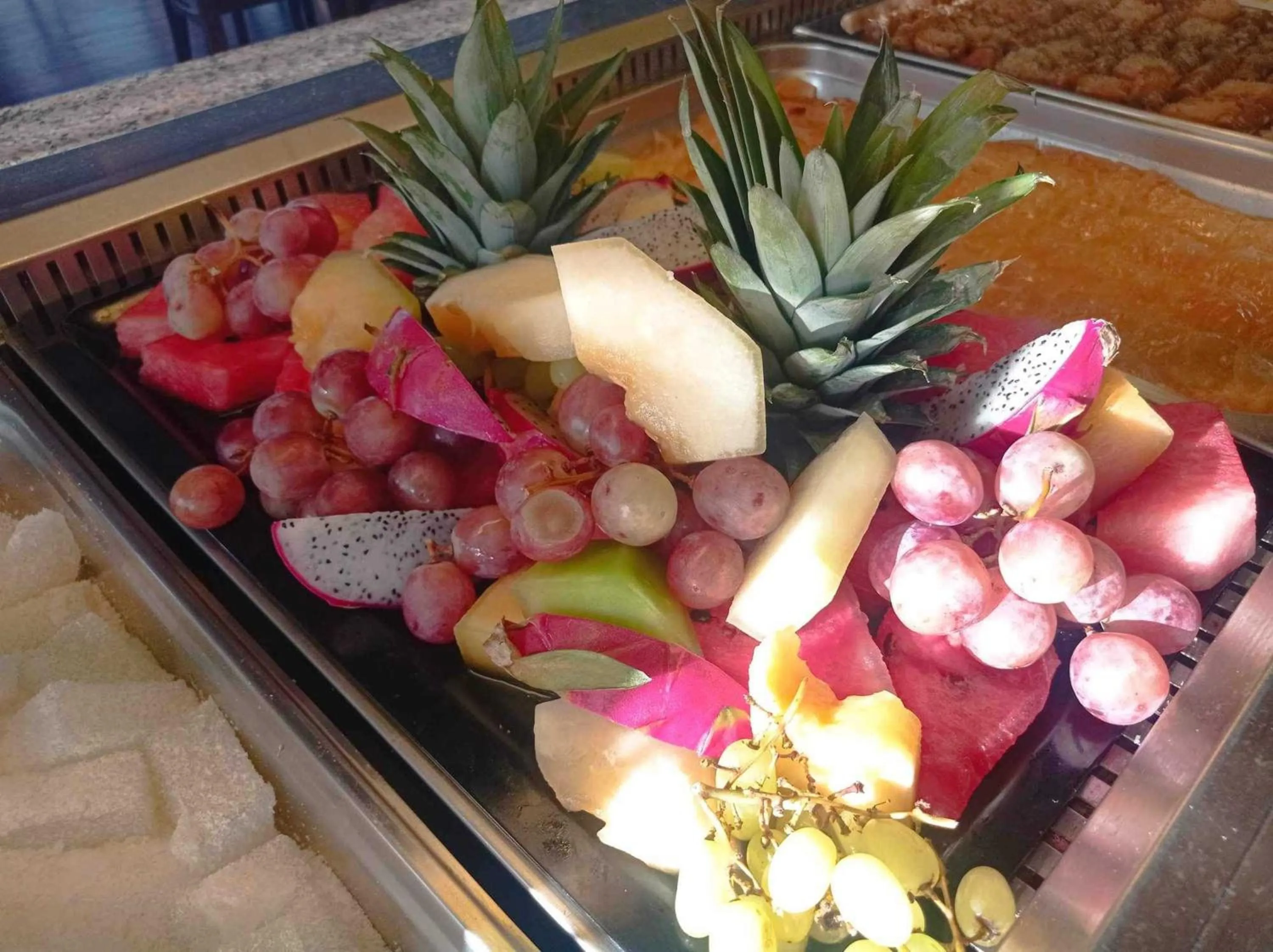 Restaurant/places to eat in Sunny Days Hotel