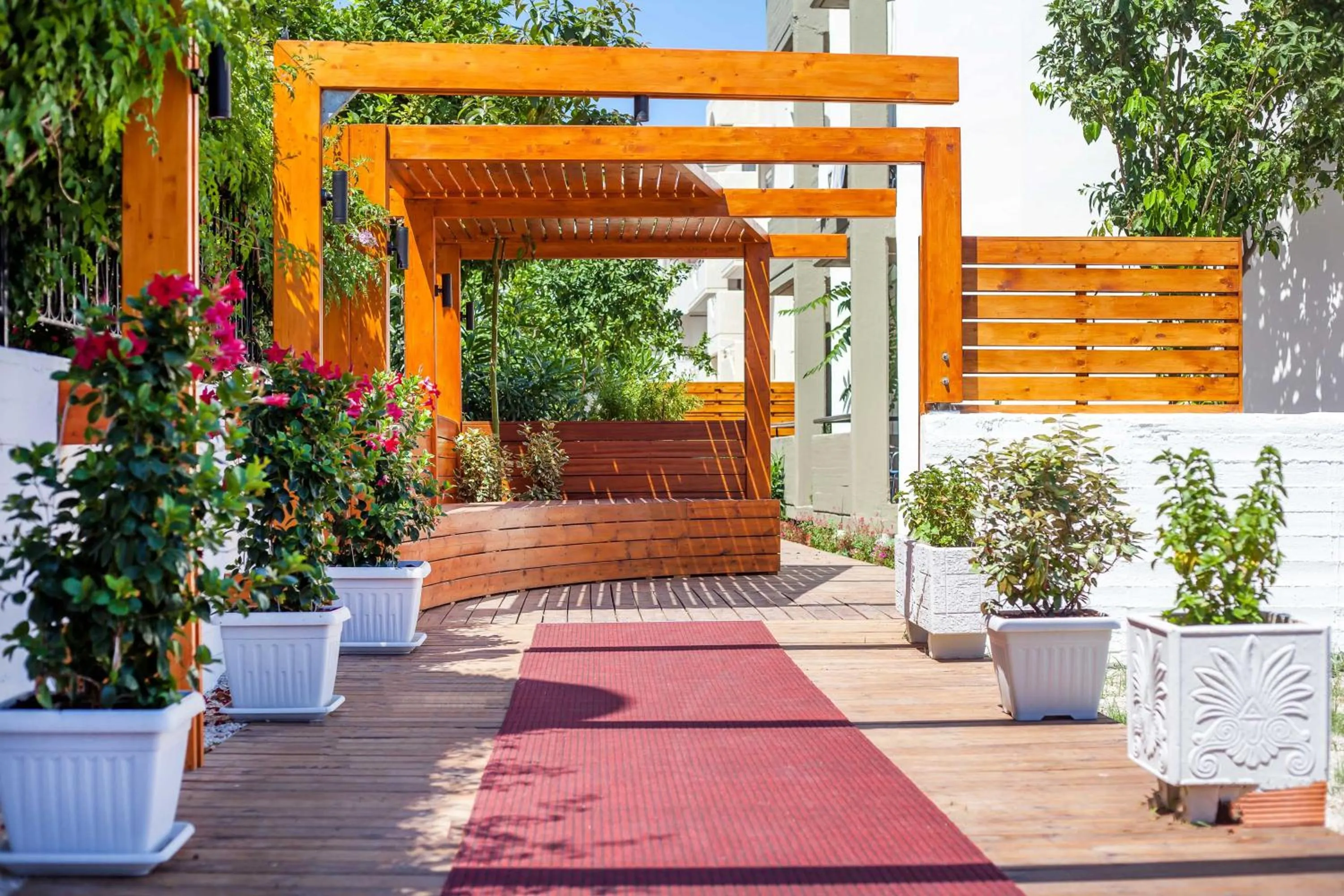 Facade/entrance in Sunny Days Hotel
