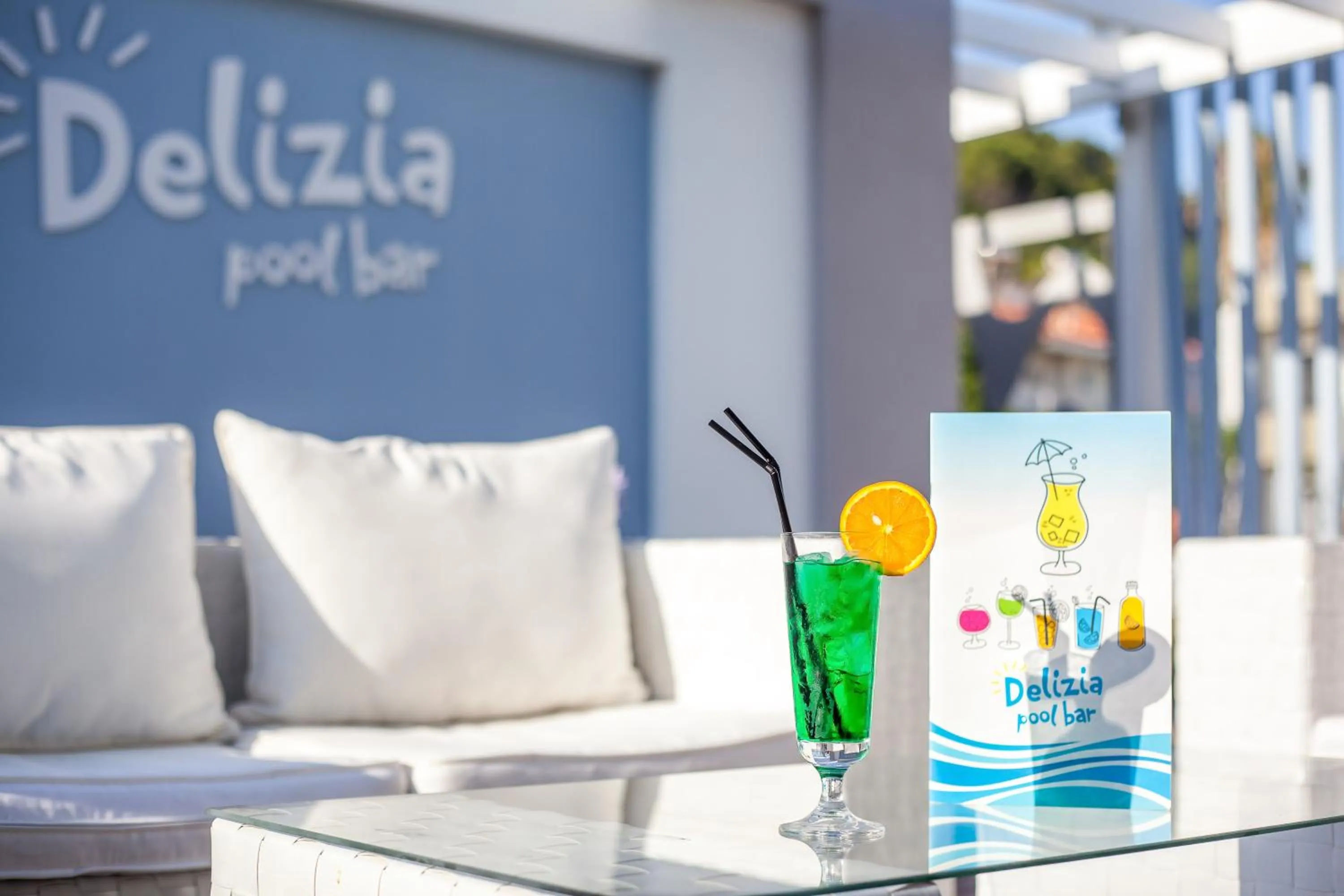 Swimming pool in Sunny Days Hotel