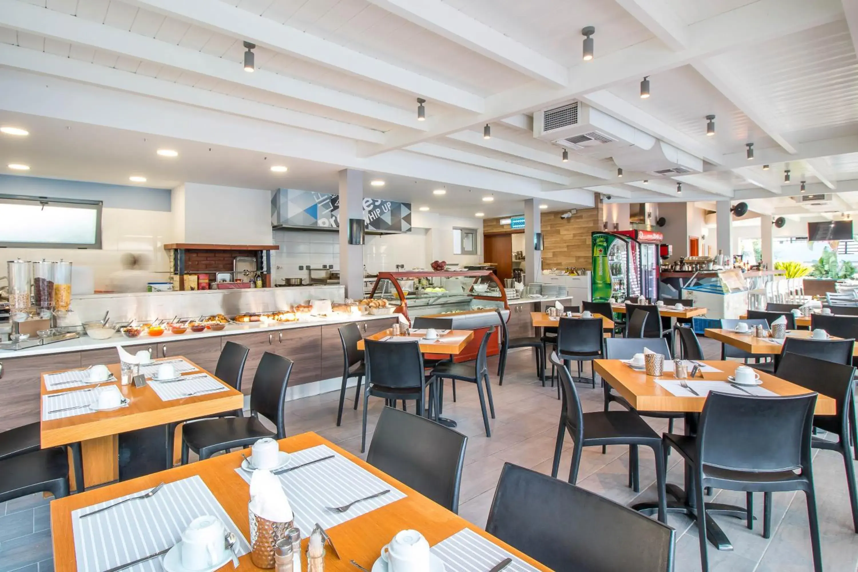 Restaurant/places to eat in Sunny Days Hotel Restaurant/places to eat in Sunny Days Hotel