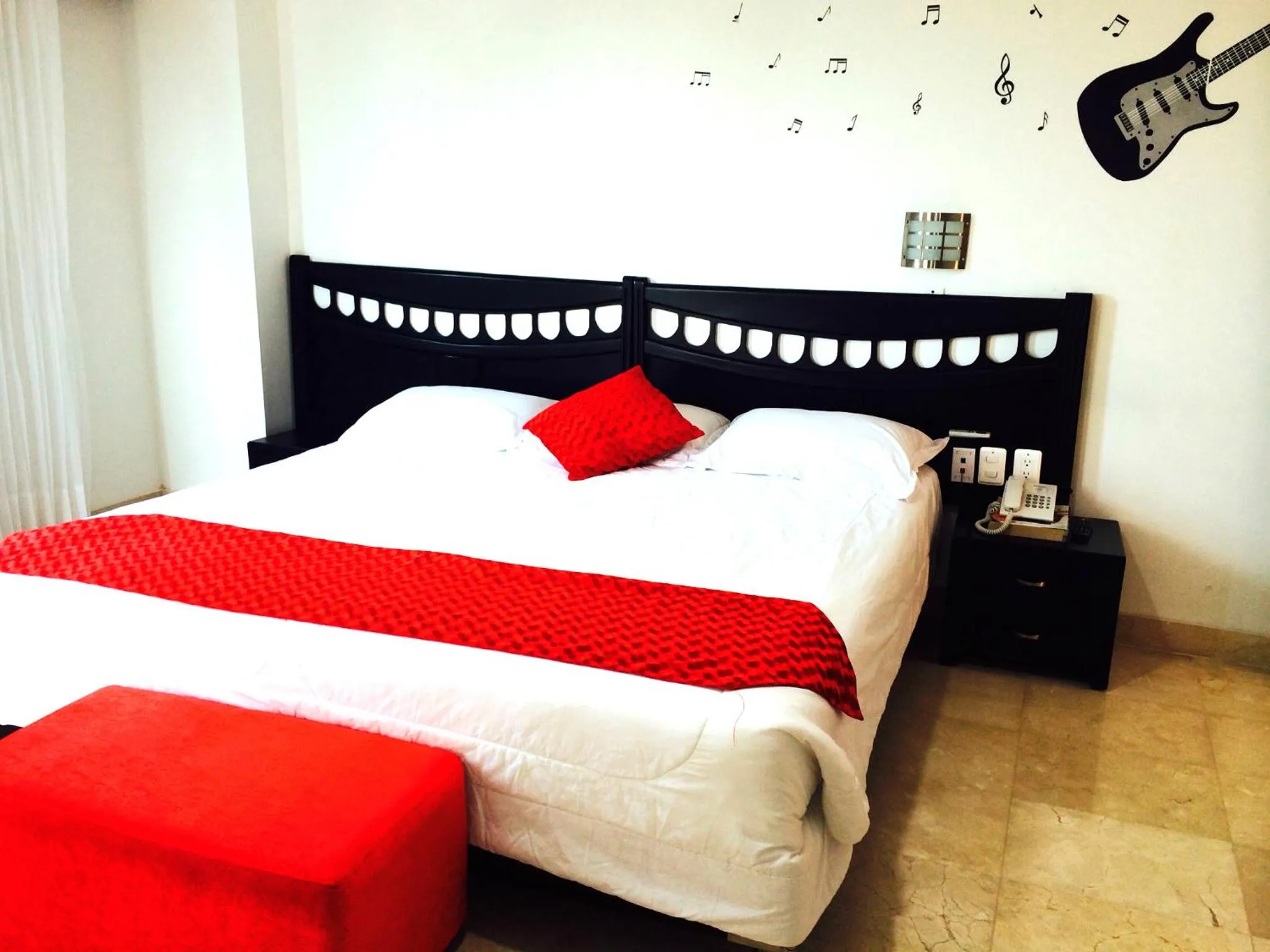Photo of the whole room, Bed in Hotel Suite Continental