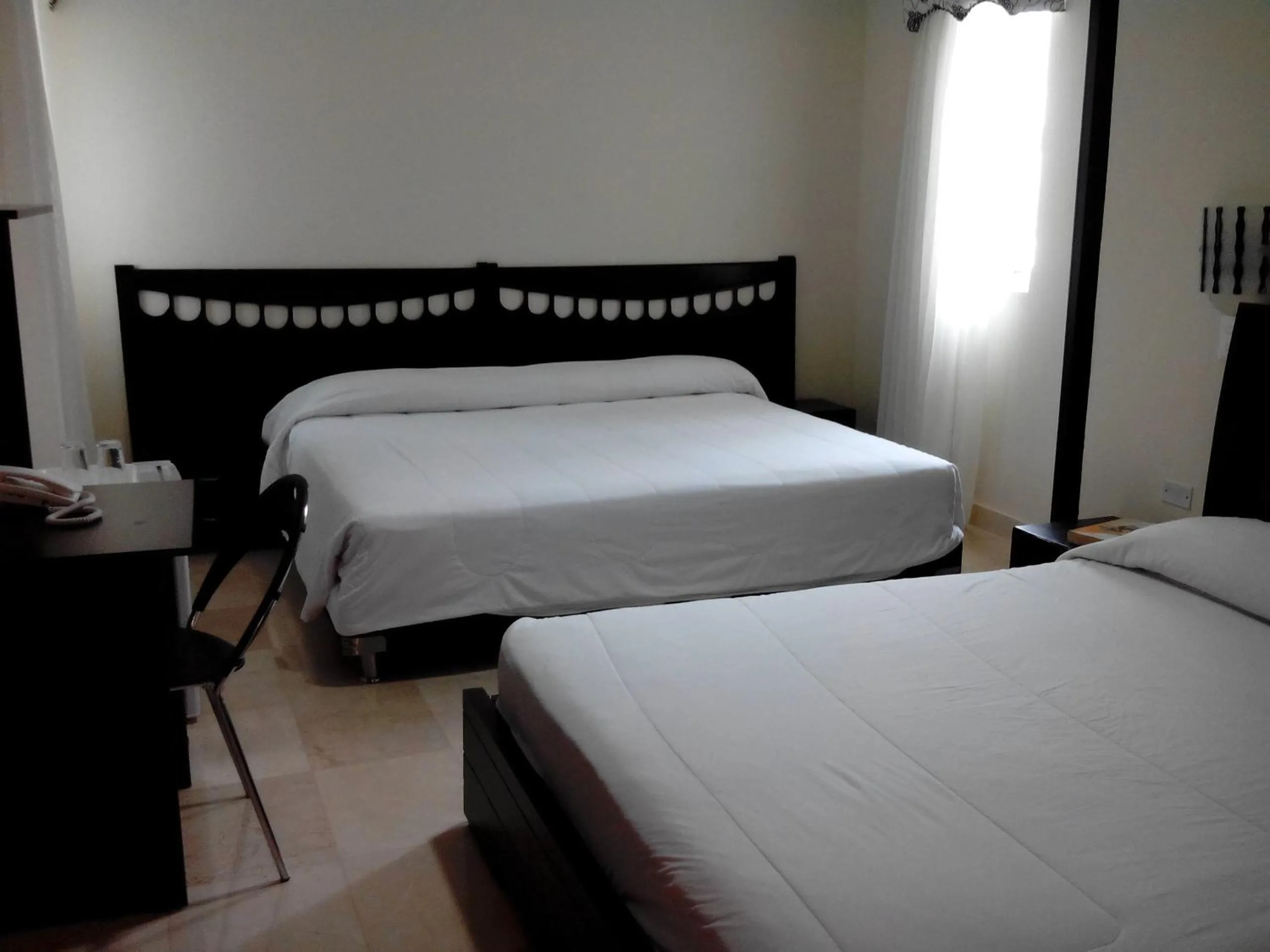 Photo of the whole room, Bed in Hotel Suite Continental