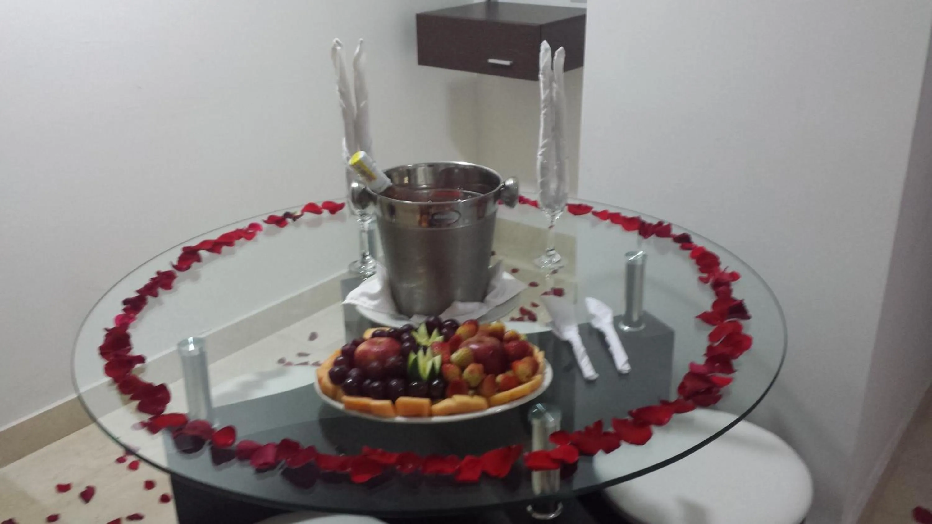 Food and drinks in Hotel Suite Continental