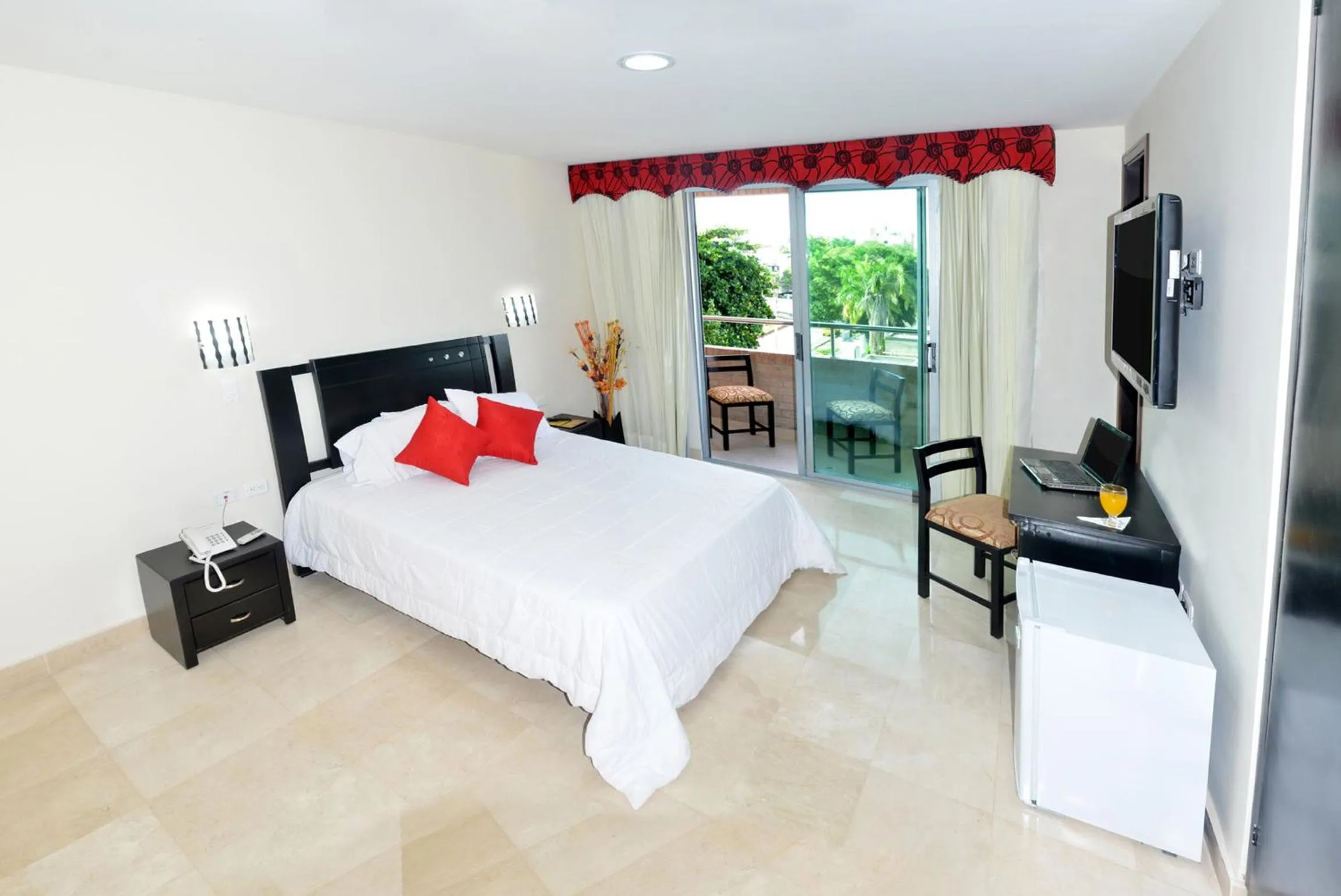 Bedroom, Bed in Hotel Suite Continental