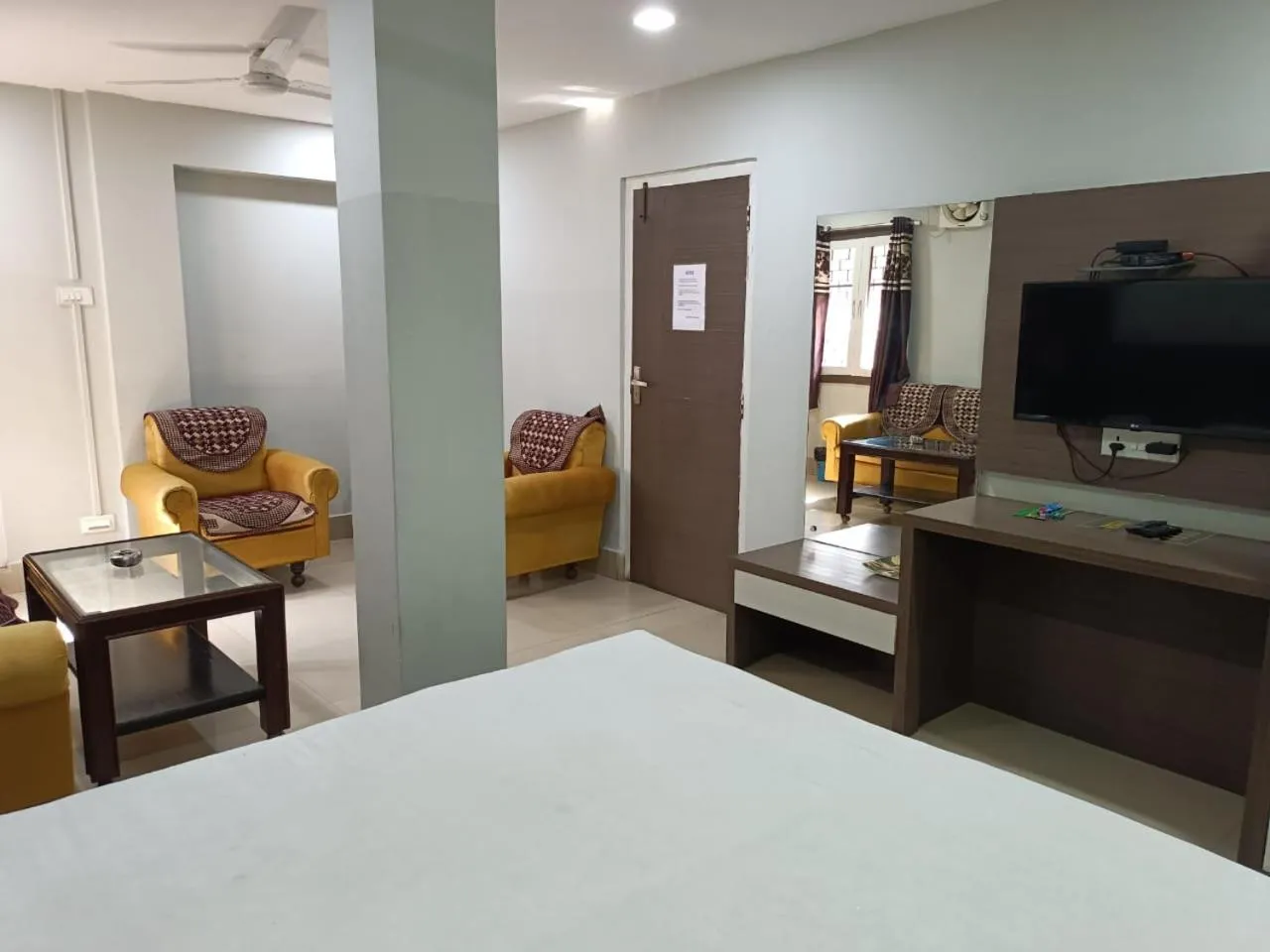 Communal lounge/ TV room, Bed in Kusum Hotel
