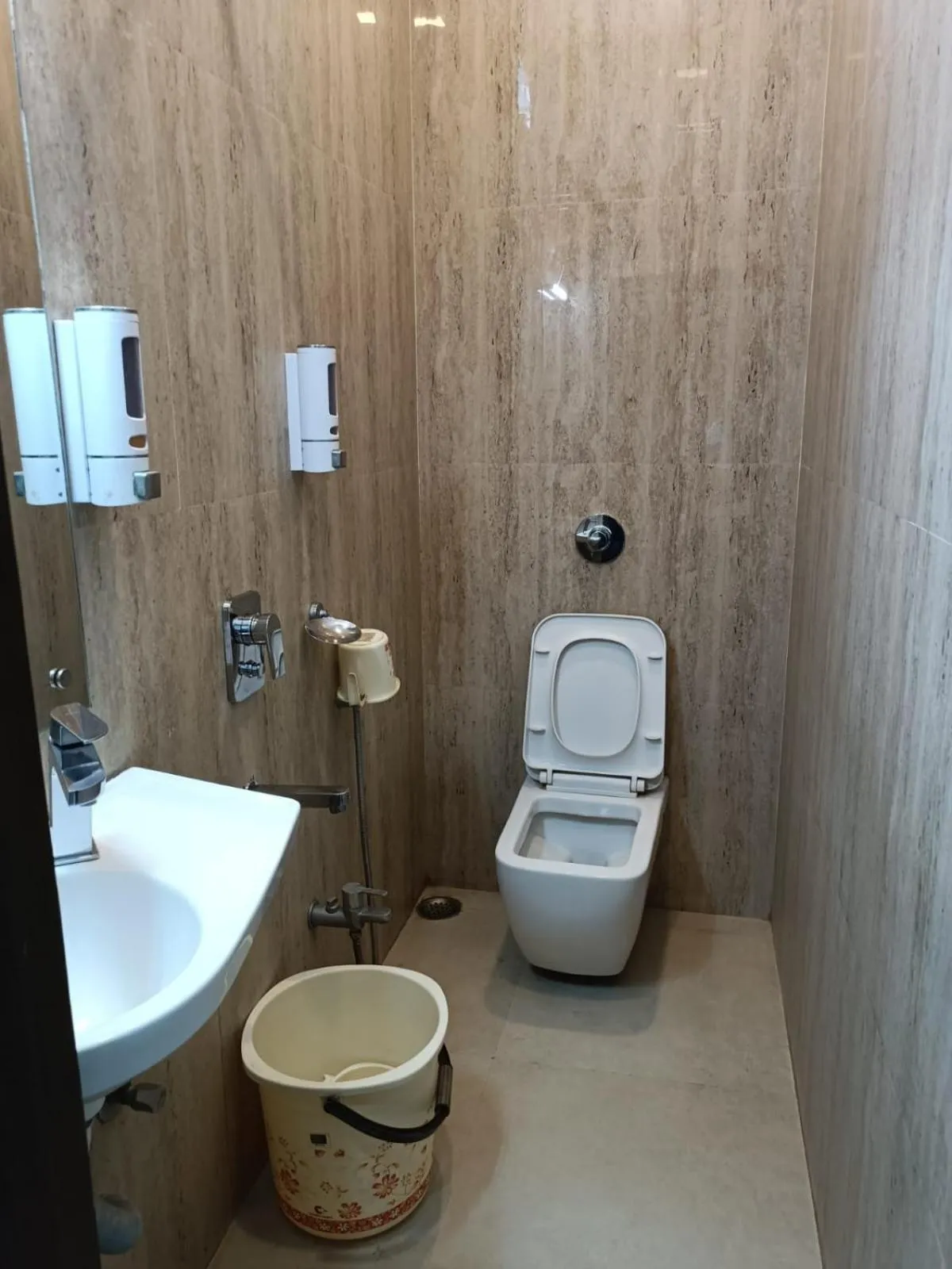 Bathroom in Kusum Hotel