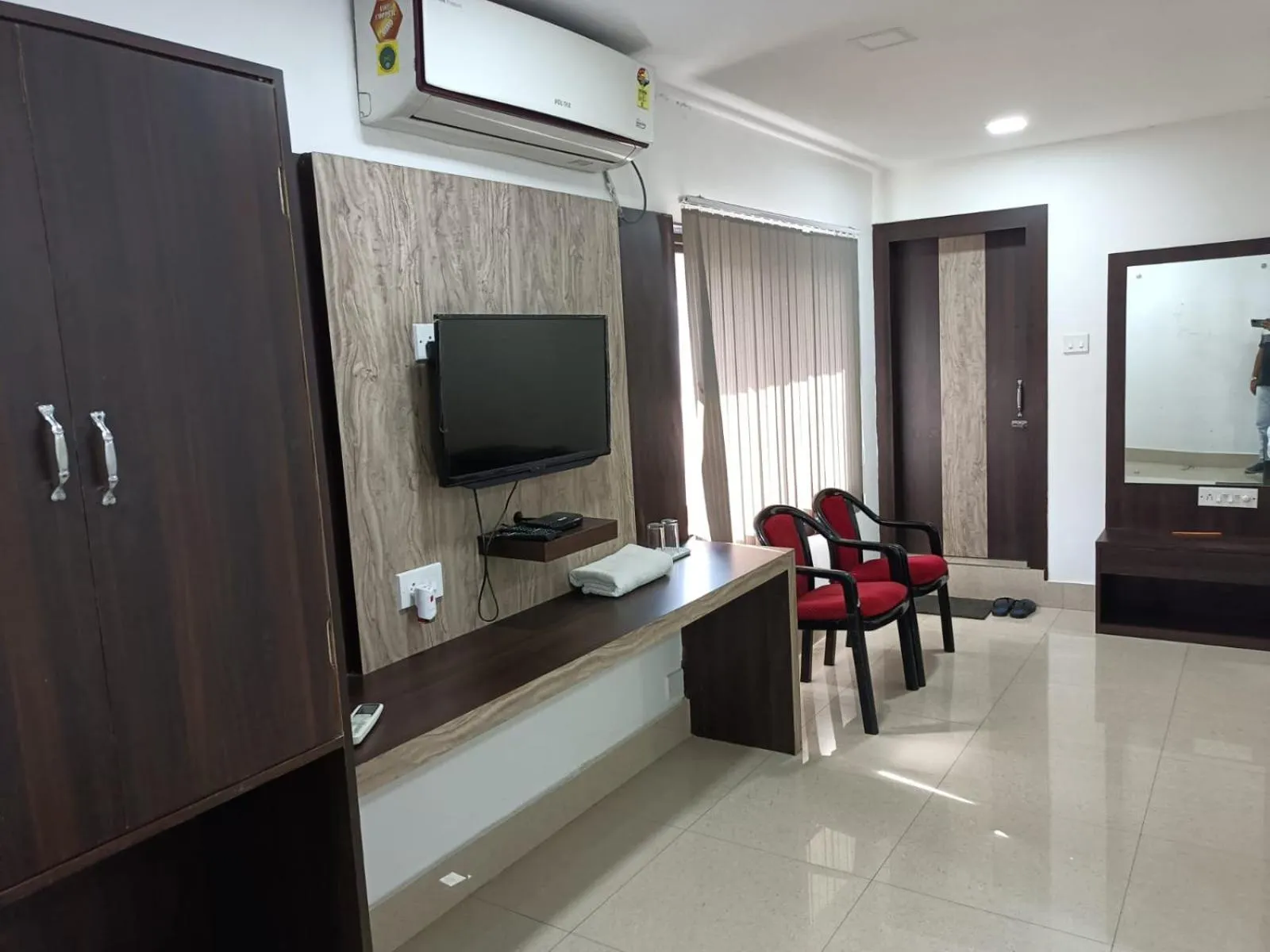 TV and multimedia in Kusum Hotel