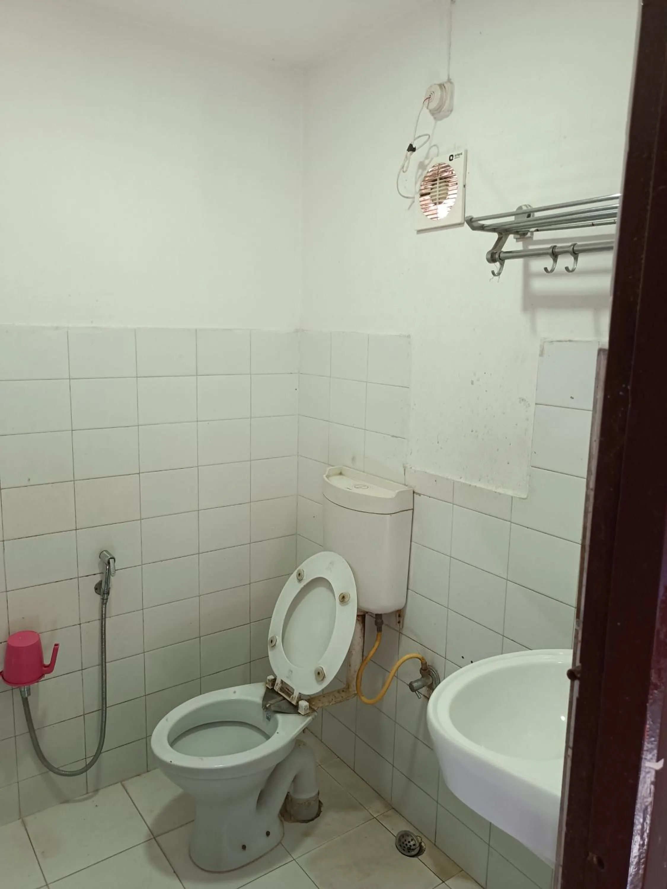 Toilet in Kusum Hotel