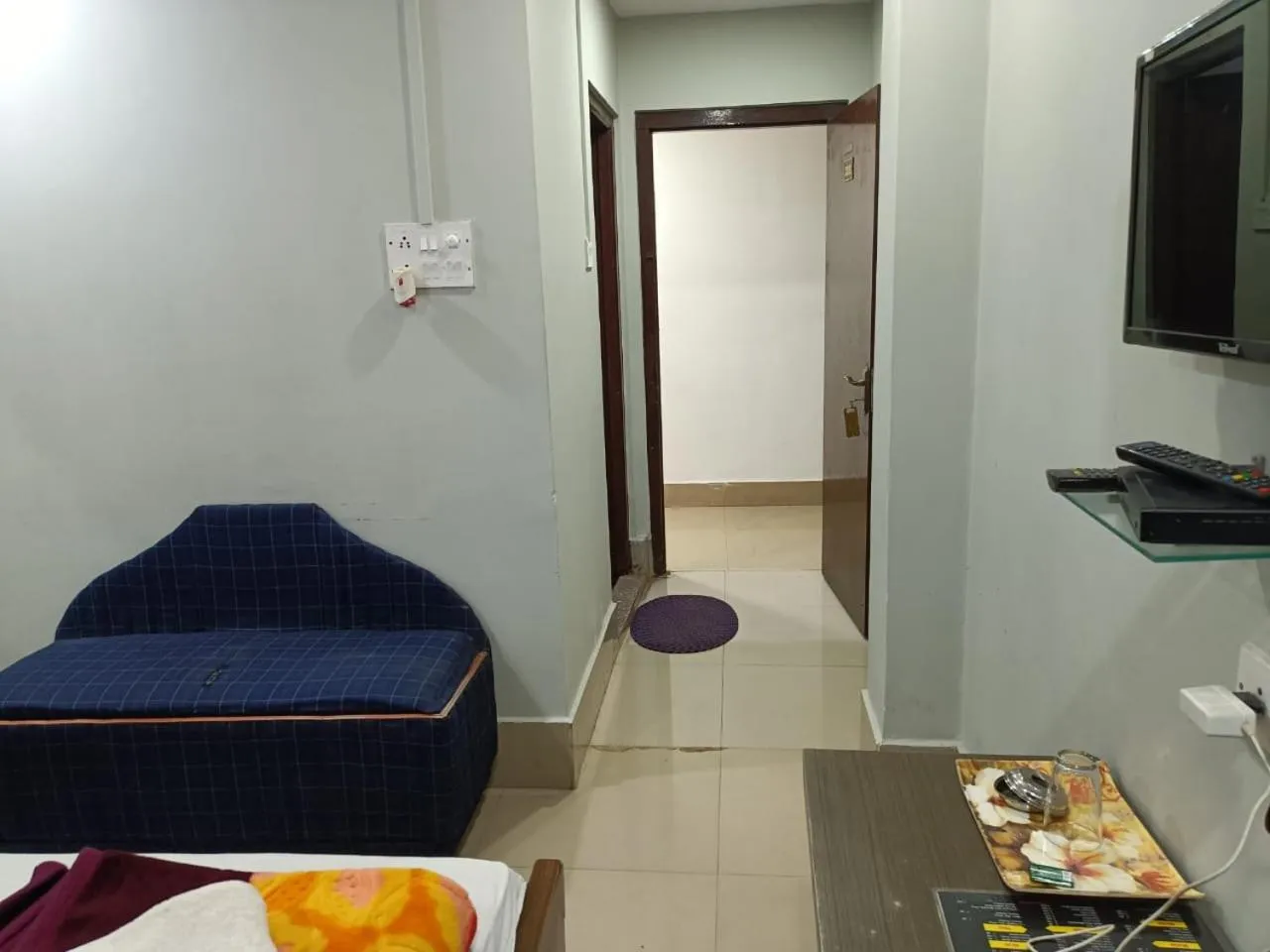 Communal lounge/ TV room, Bed in Kusum Hotel