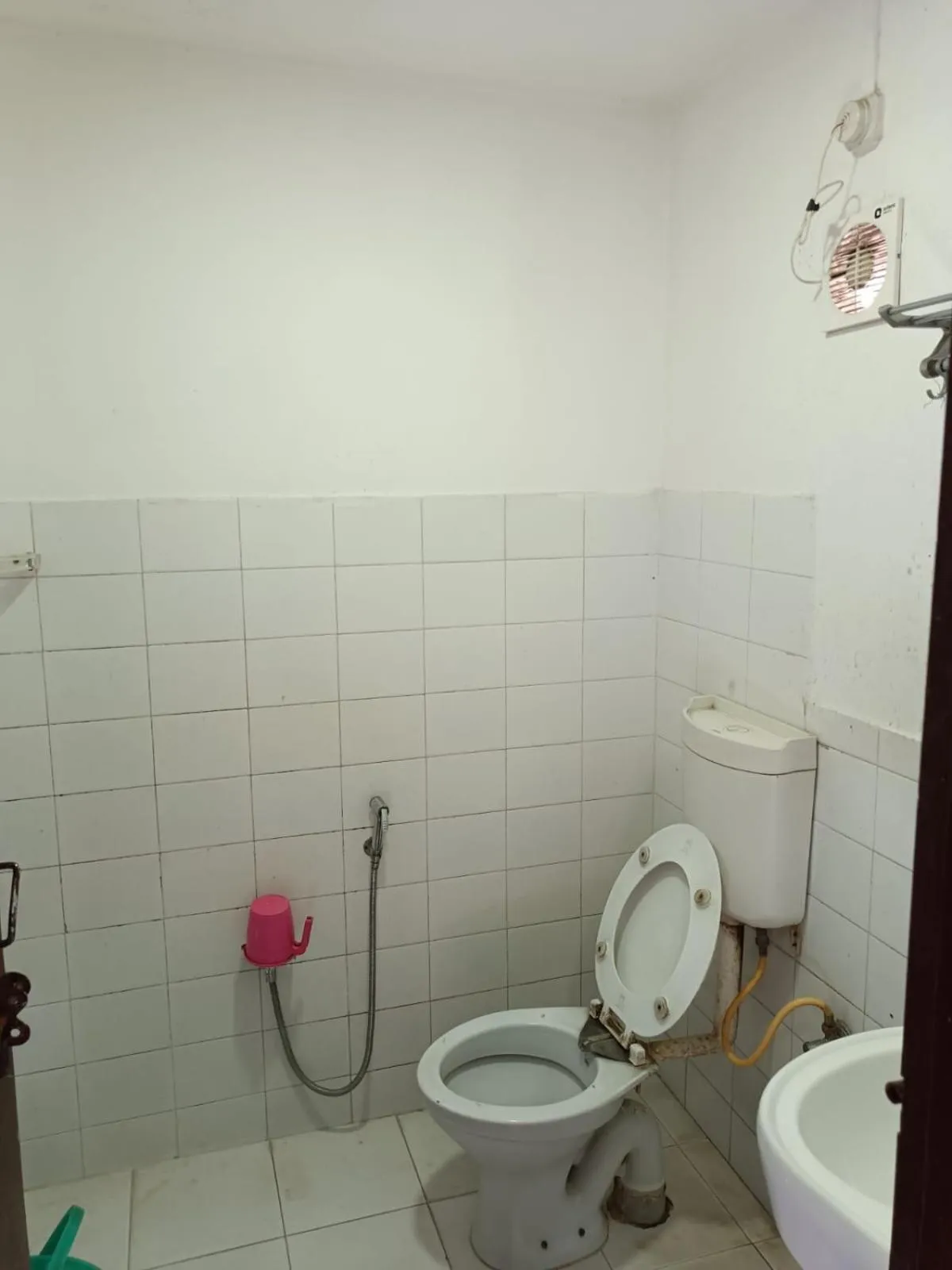 Bathroom in Kusum Hotel