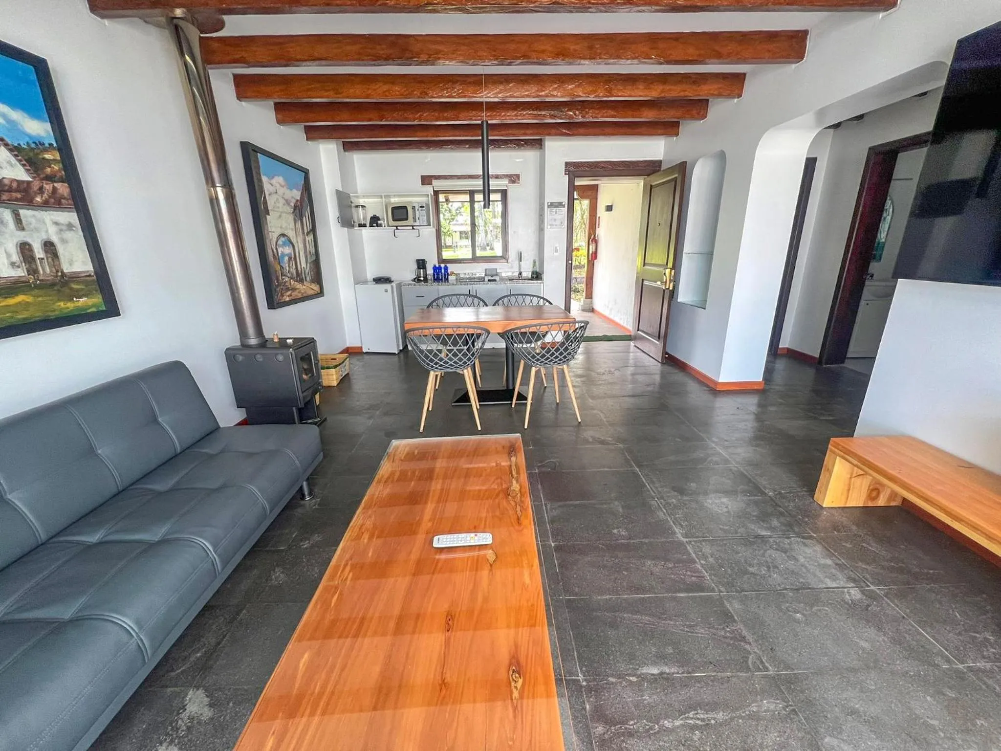 TV and multimedia in San Jose de Puembo Quito Airport, an Ascend Collection Hotel