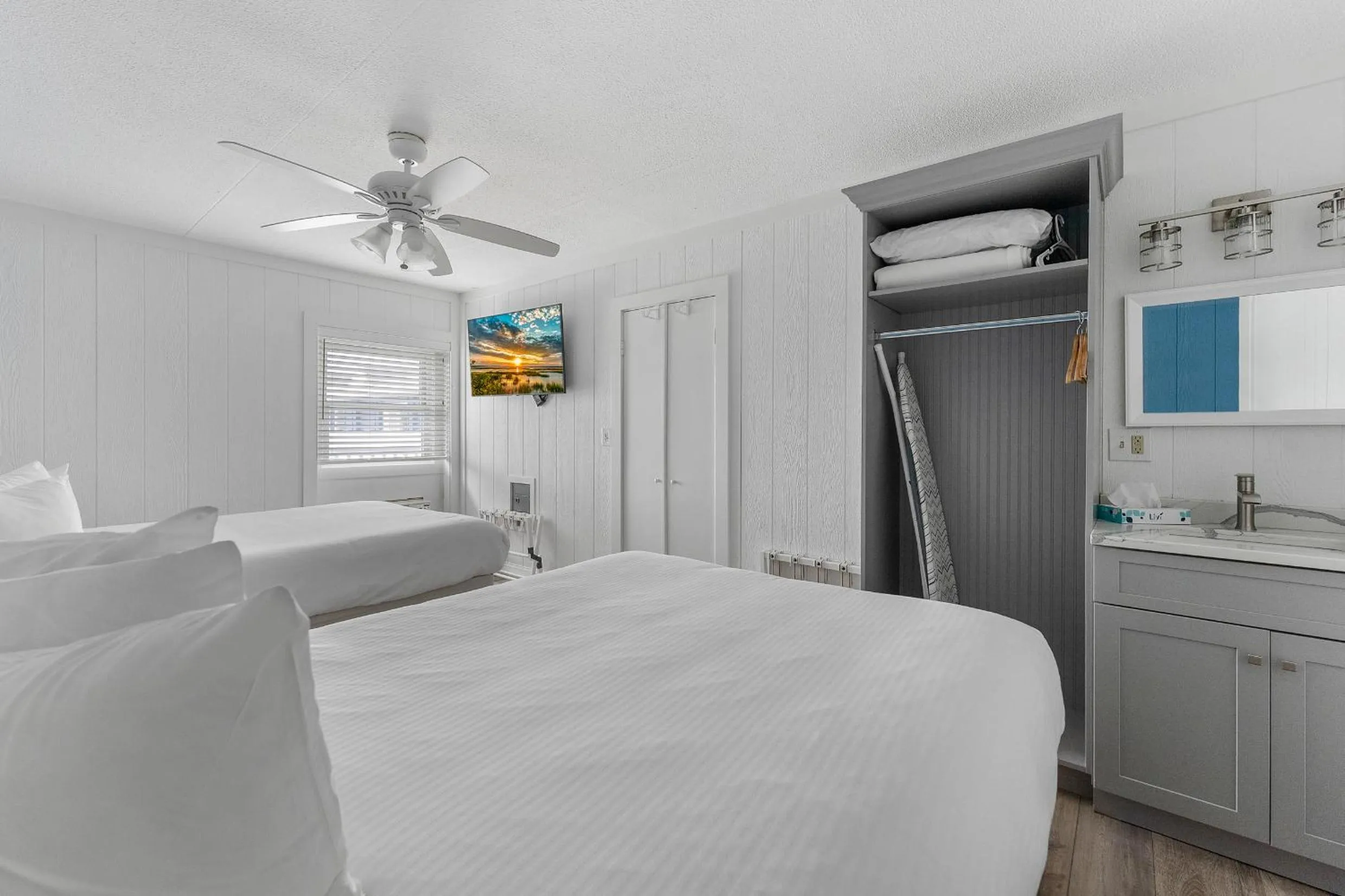 Bed in Beachcomber Resort