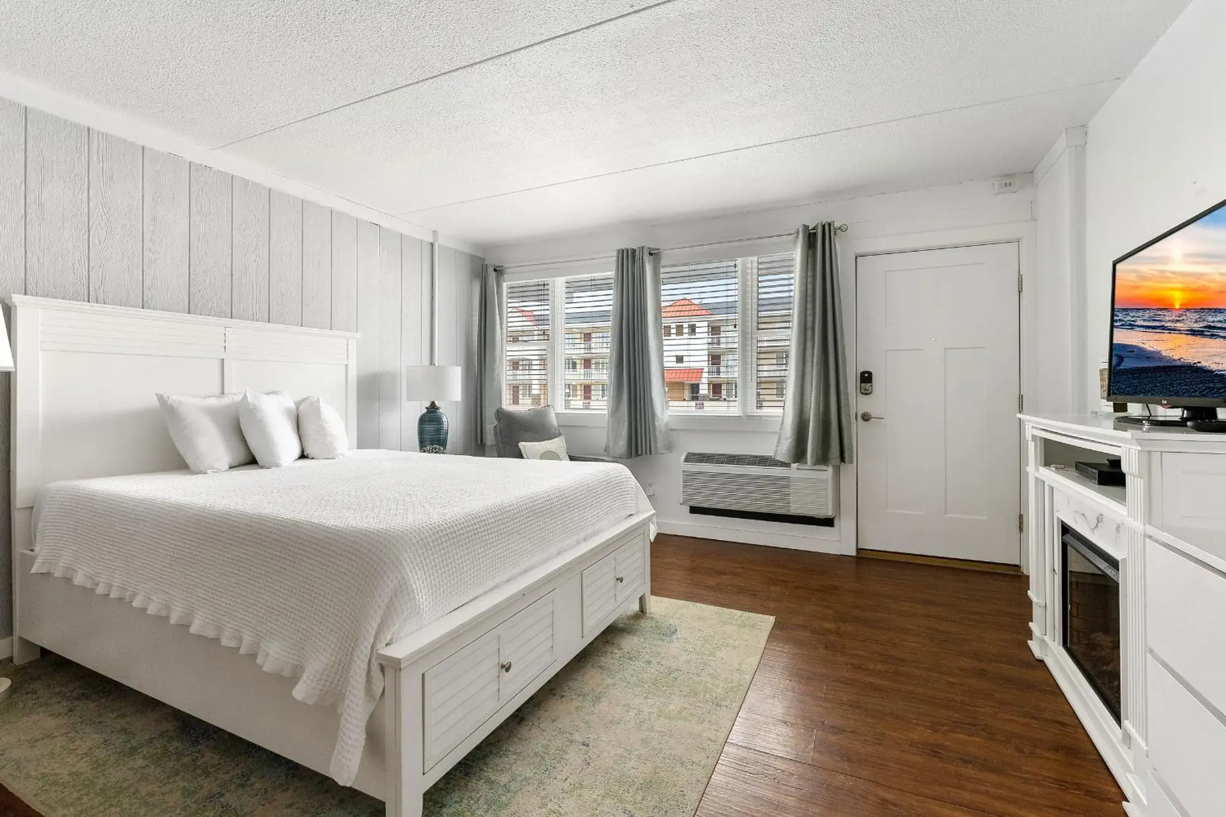 Bed in Beachcomber Resort Bed in Beachcomber Resort