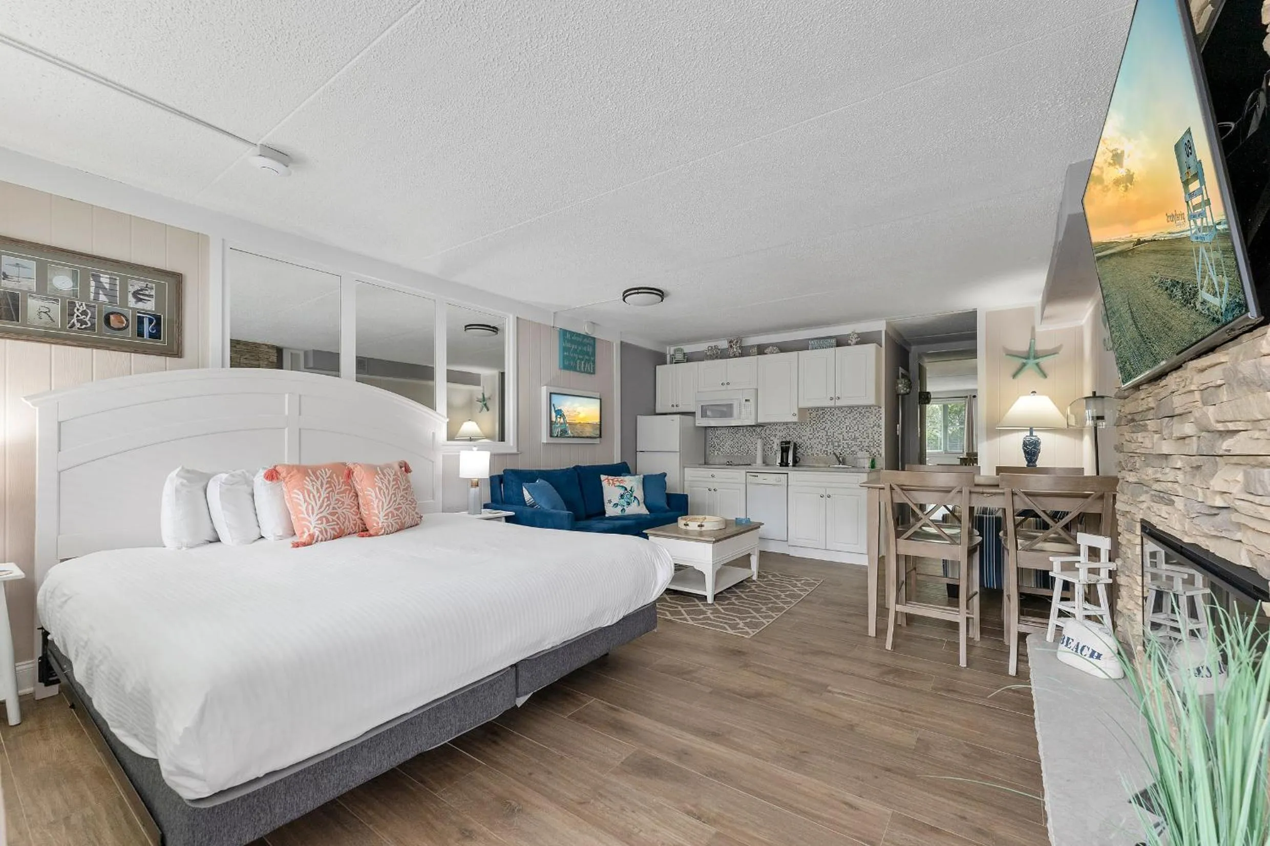 Bed in Beachcomber Resort