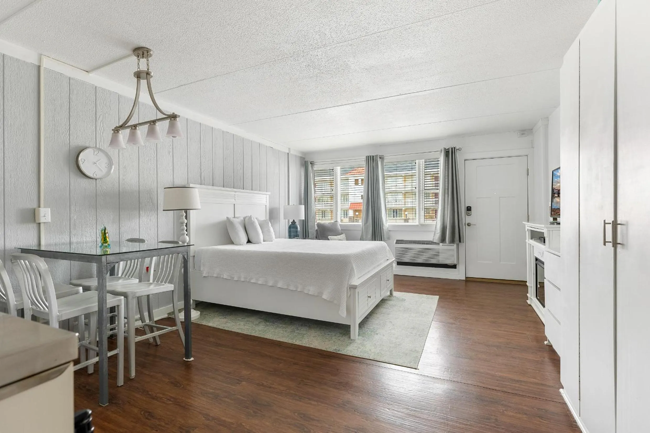 Bed in Beachcomber Resort