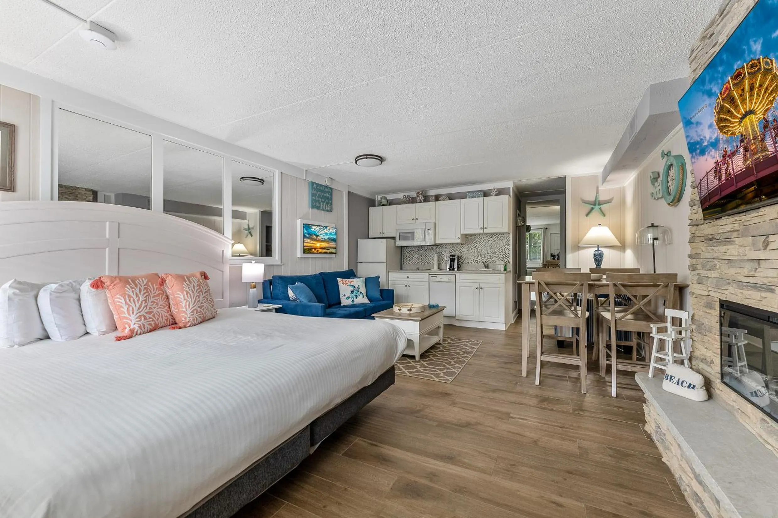 Bed in Beachcomber Resort