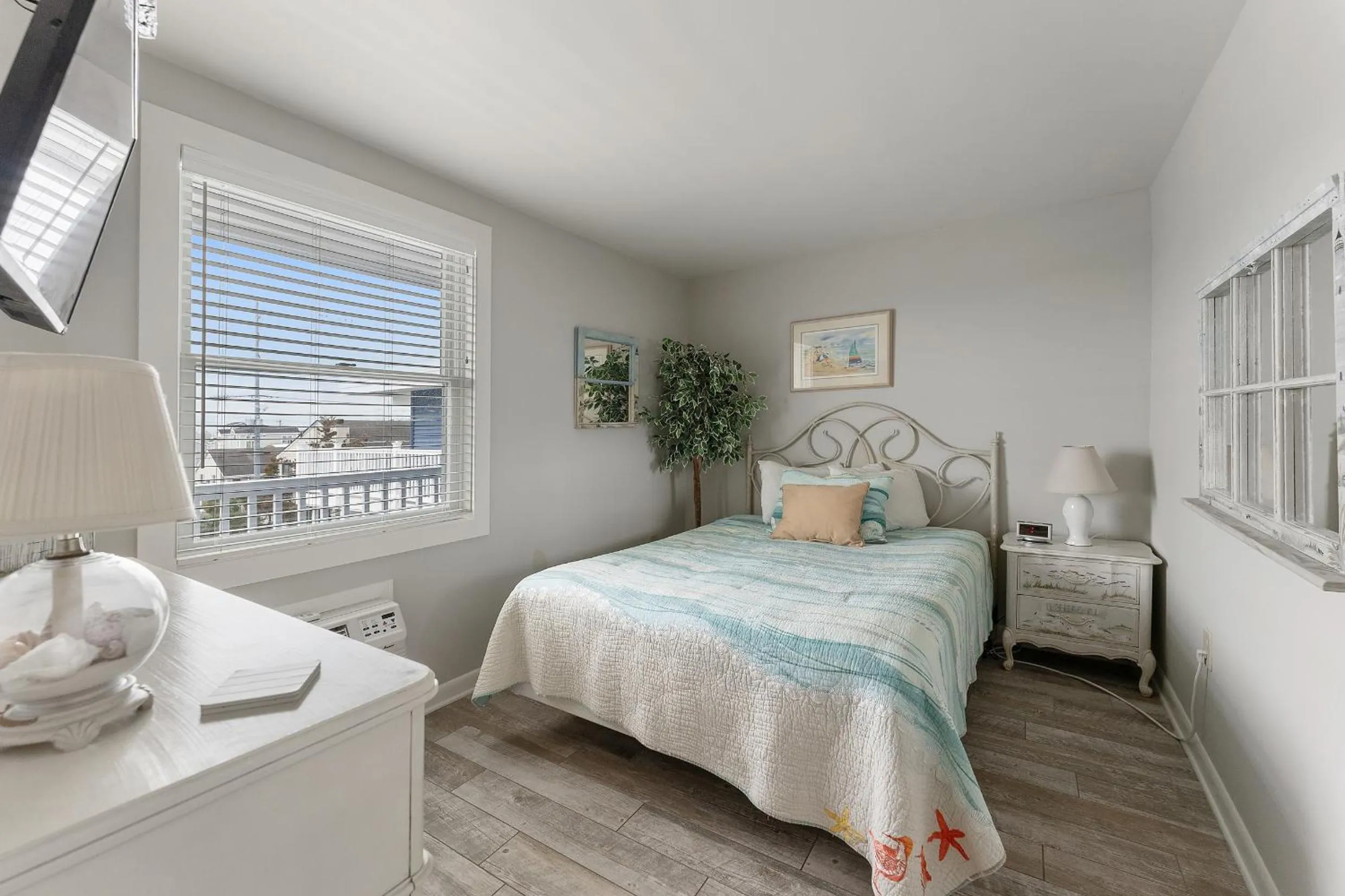 Bed in Beachcomber Resort