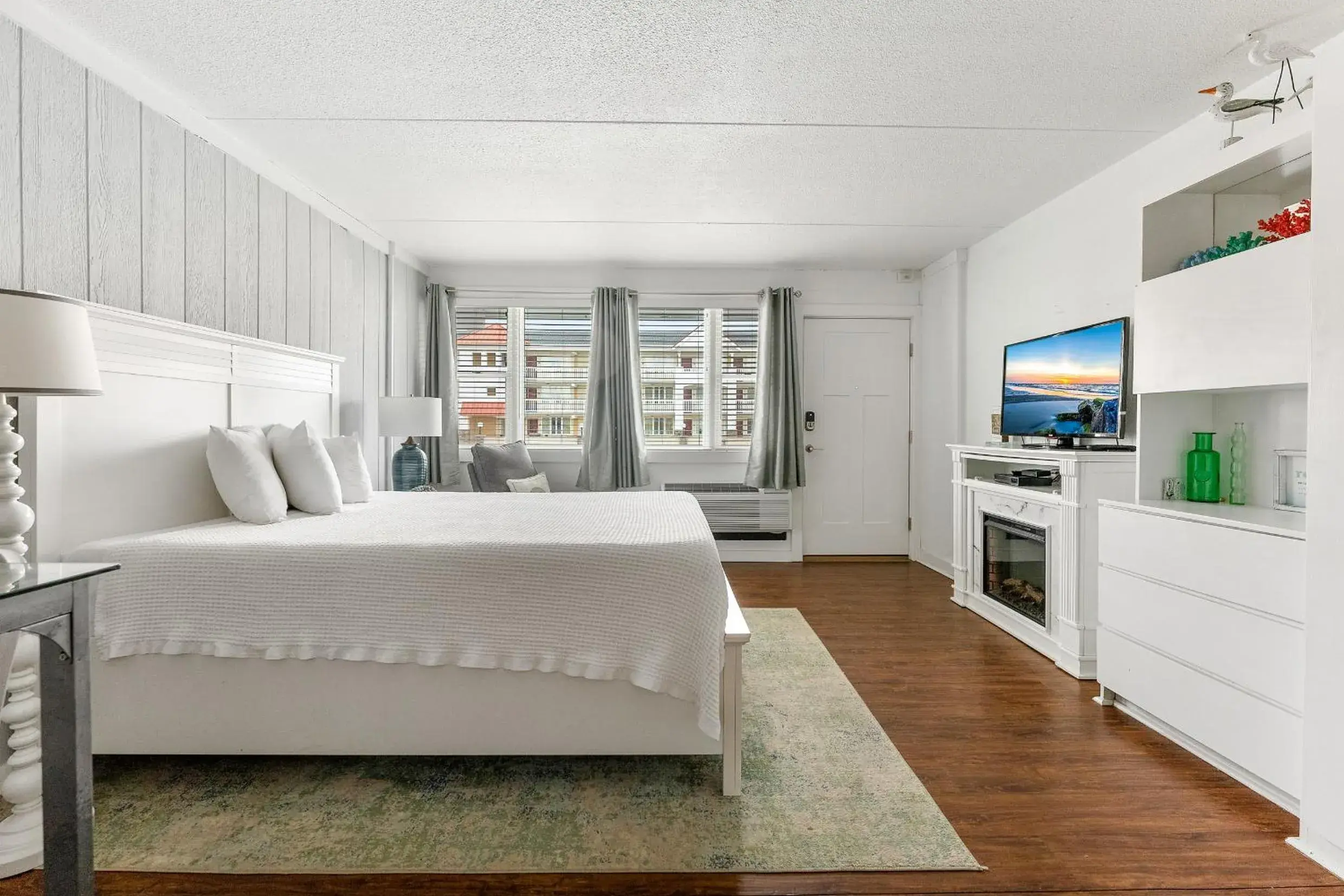 Bed in Beachcomber Resort Bed in Beachcomber Resort