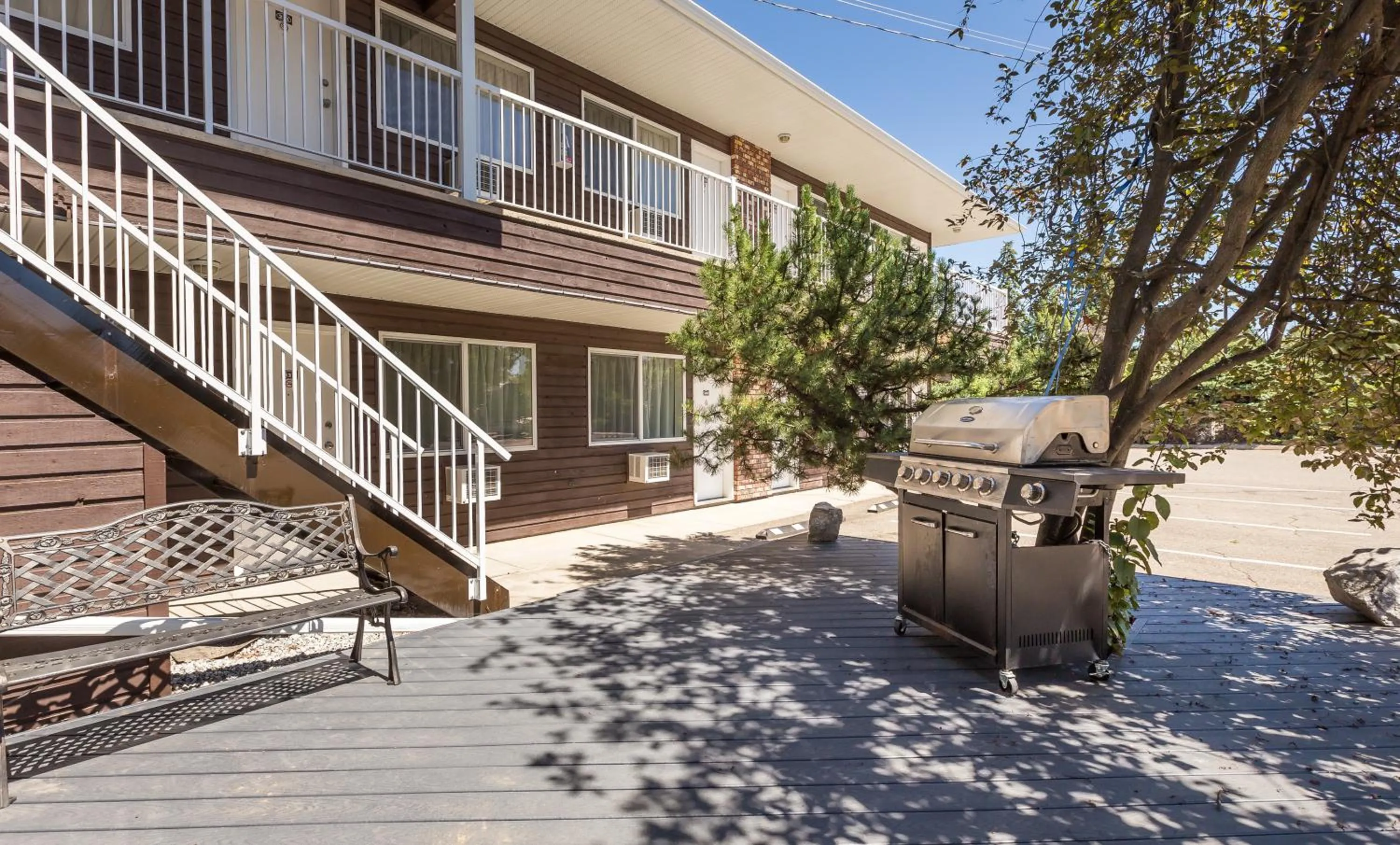 BBQ facilities in Carmel Inn