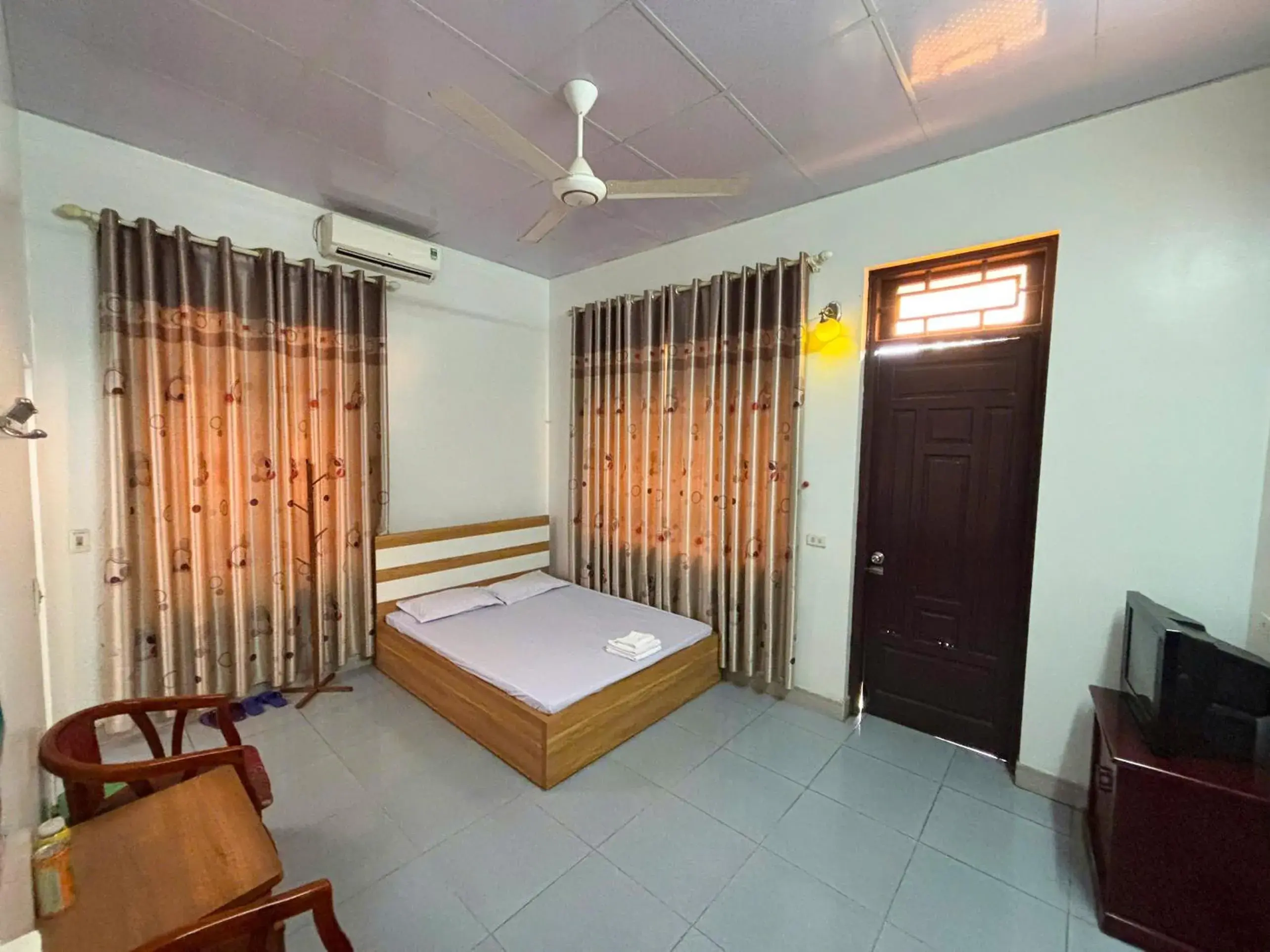 Bedroom, Bed in Minh Tâm Hotel ( Nhà Nghỉ Minh Tâm ) Bedroom, Bed in Minh Tâm Hotel ( Nhà Nghỉ Minh Tâm )