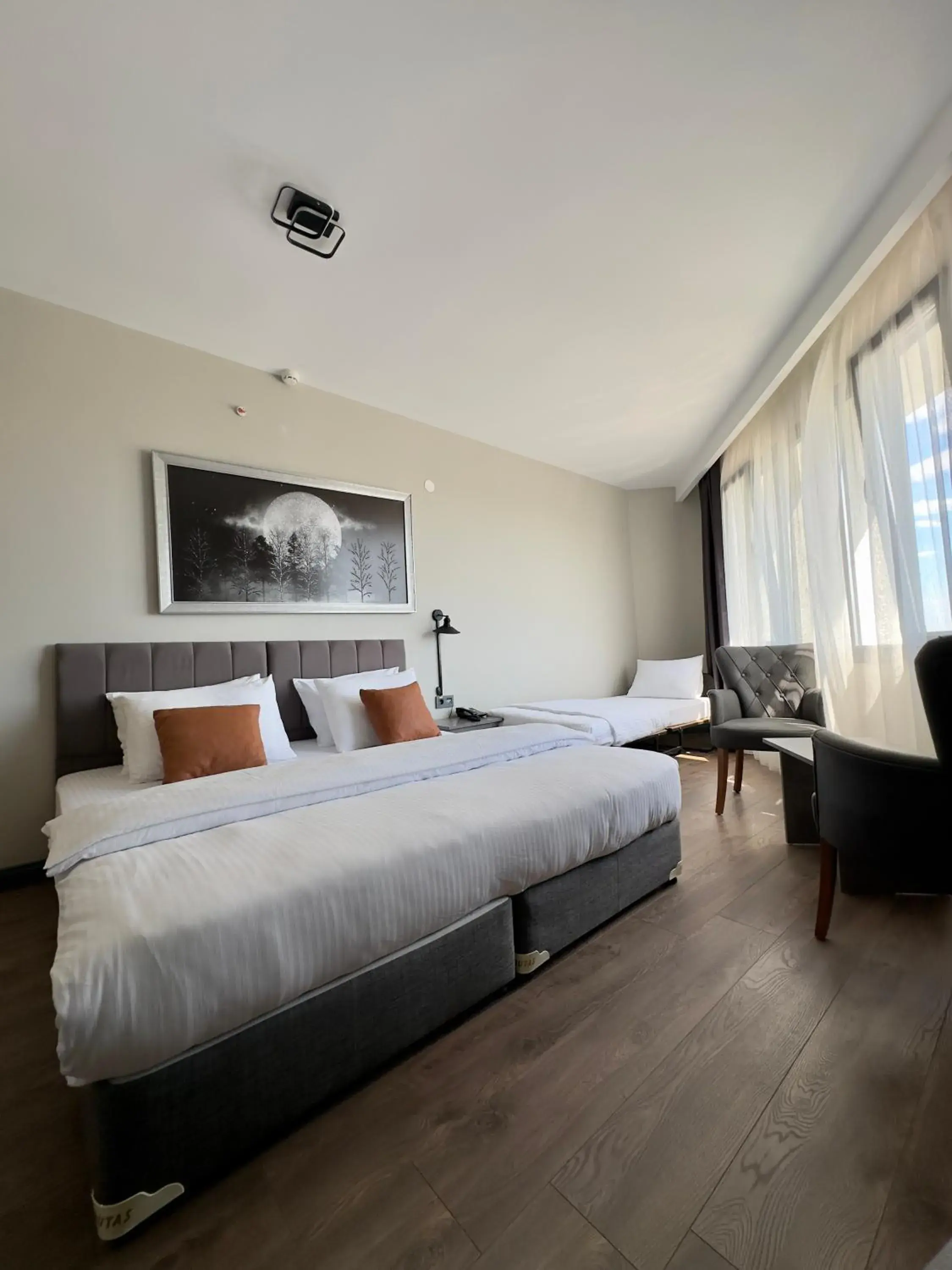 Luxury Triple Room in Grand royal hotel Luxury Triple Room in Grand royal hotel