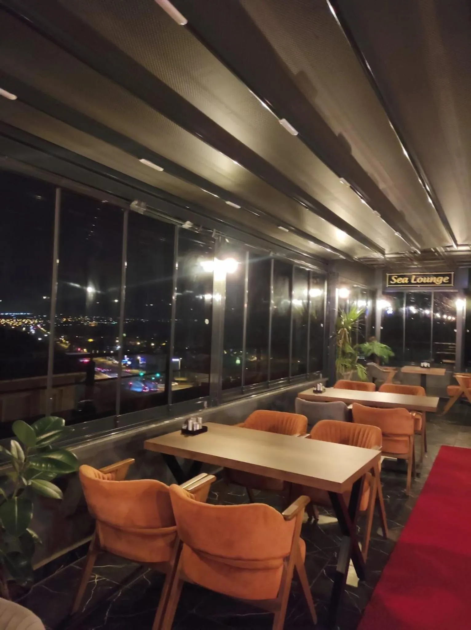 Restaurant/places to eat in Grand royal hotel