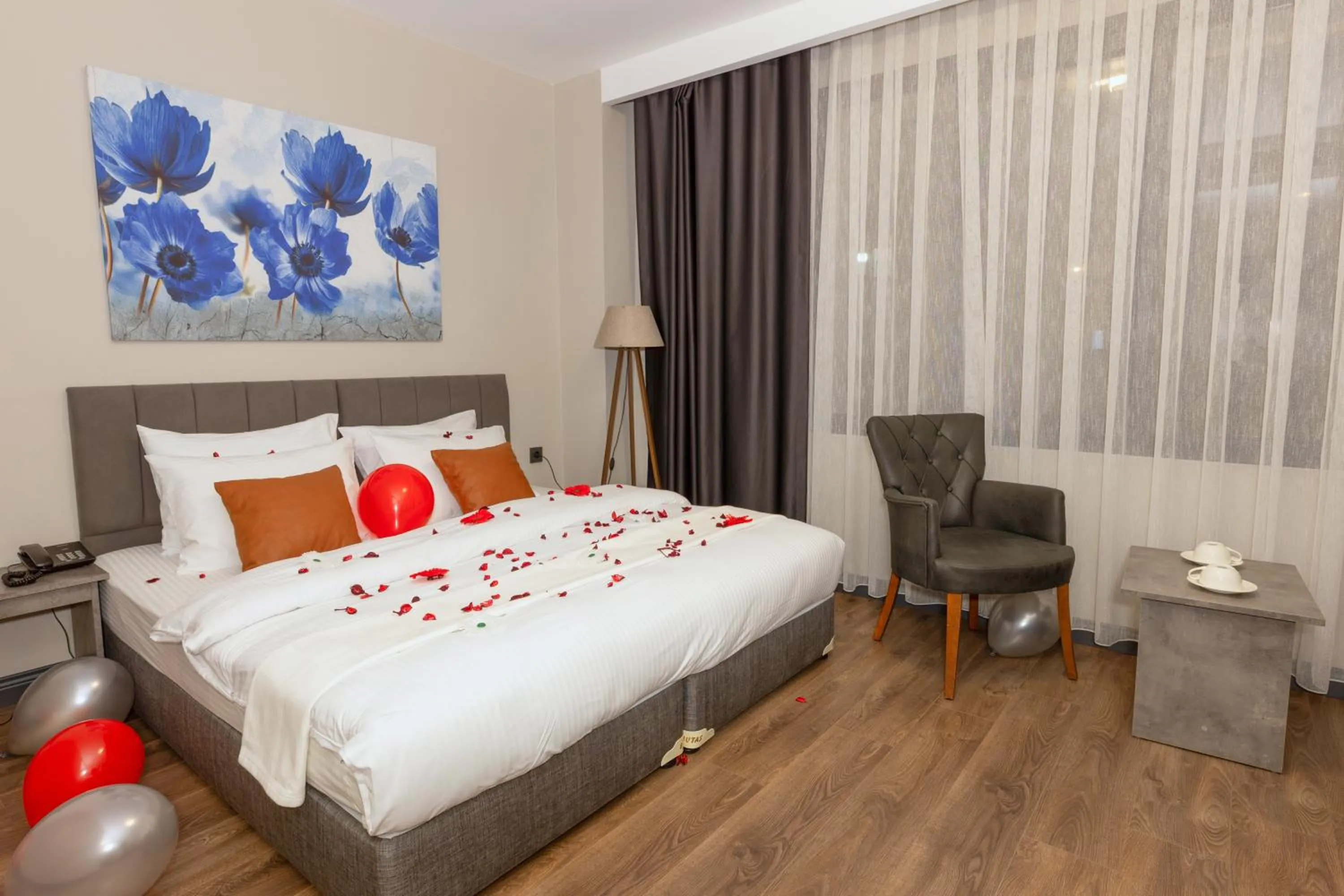 Photo of the whole room in Grand royal hotel