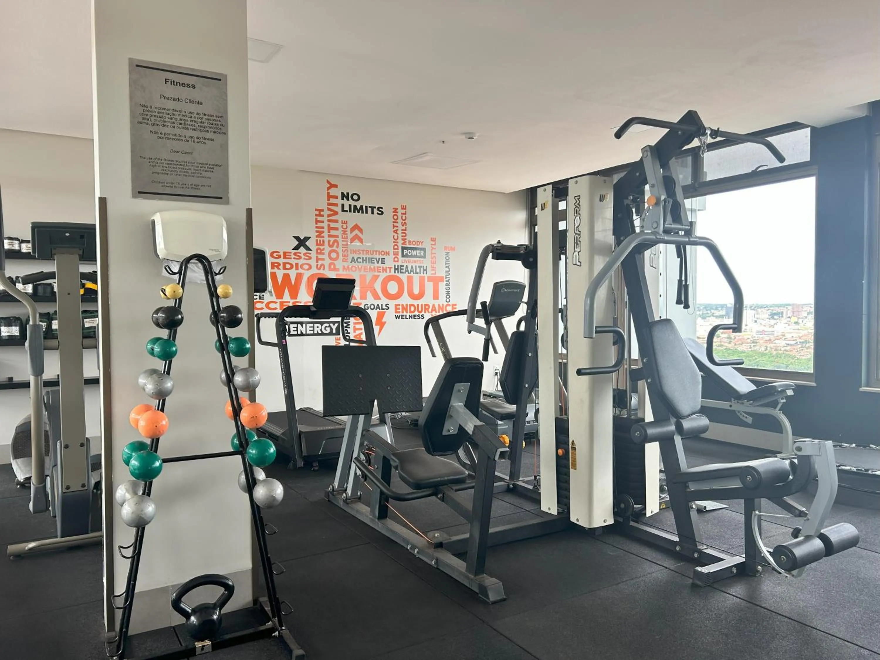 Fitness centre/facilities in Comfort Hotel & Suítes Rondonópolis