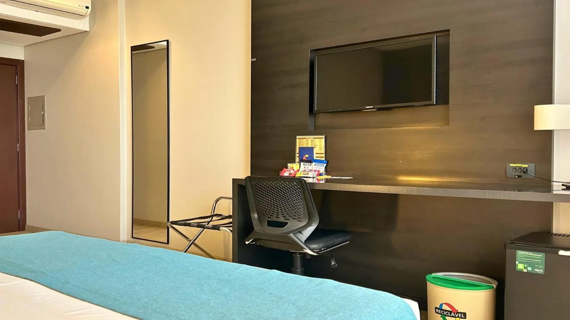 TV and multimedia in Comfort Hotel & Suítes Rondonópolis