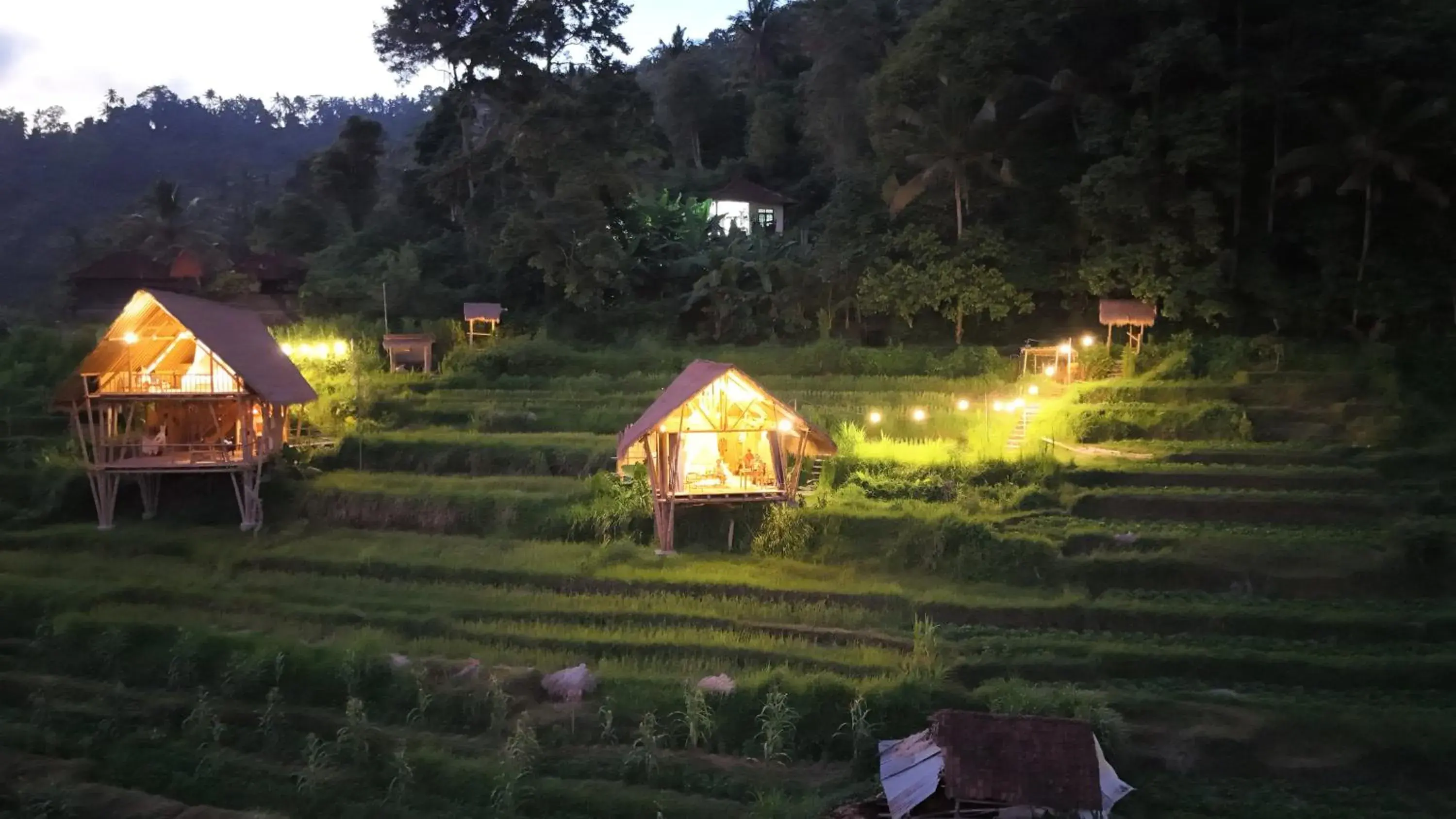 Property building in Sandag Hill Property building in Sandag Hill