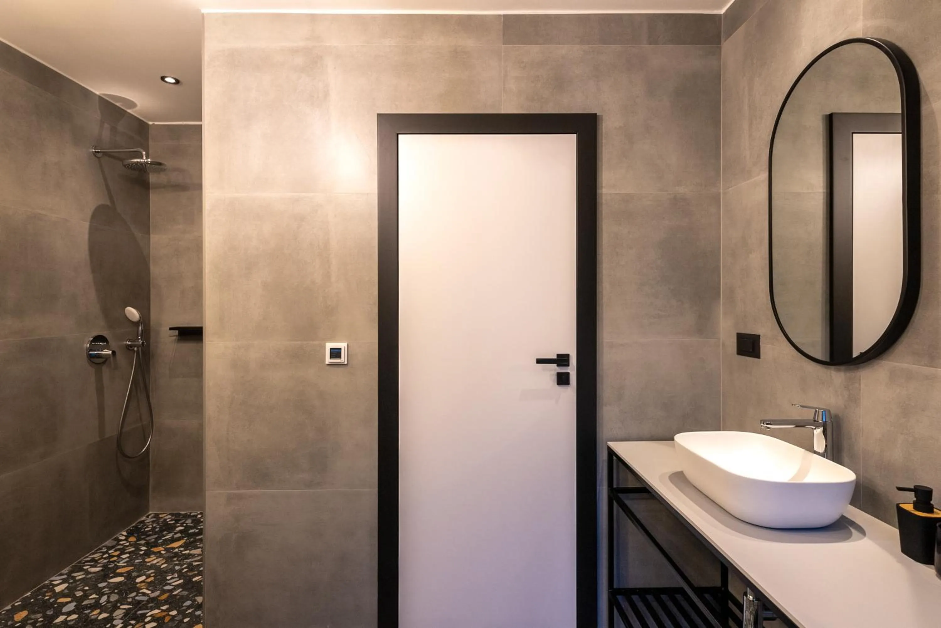 Shower in City Premium Heritage