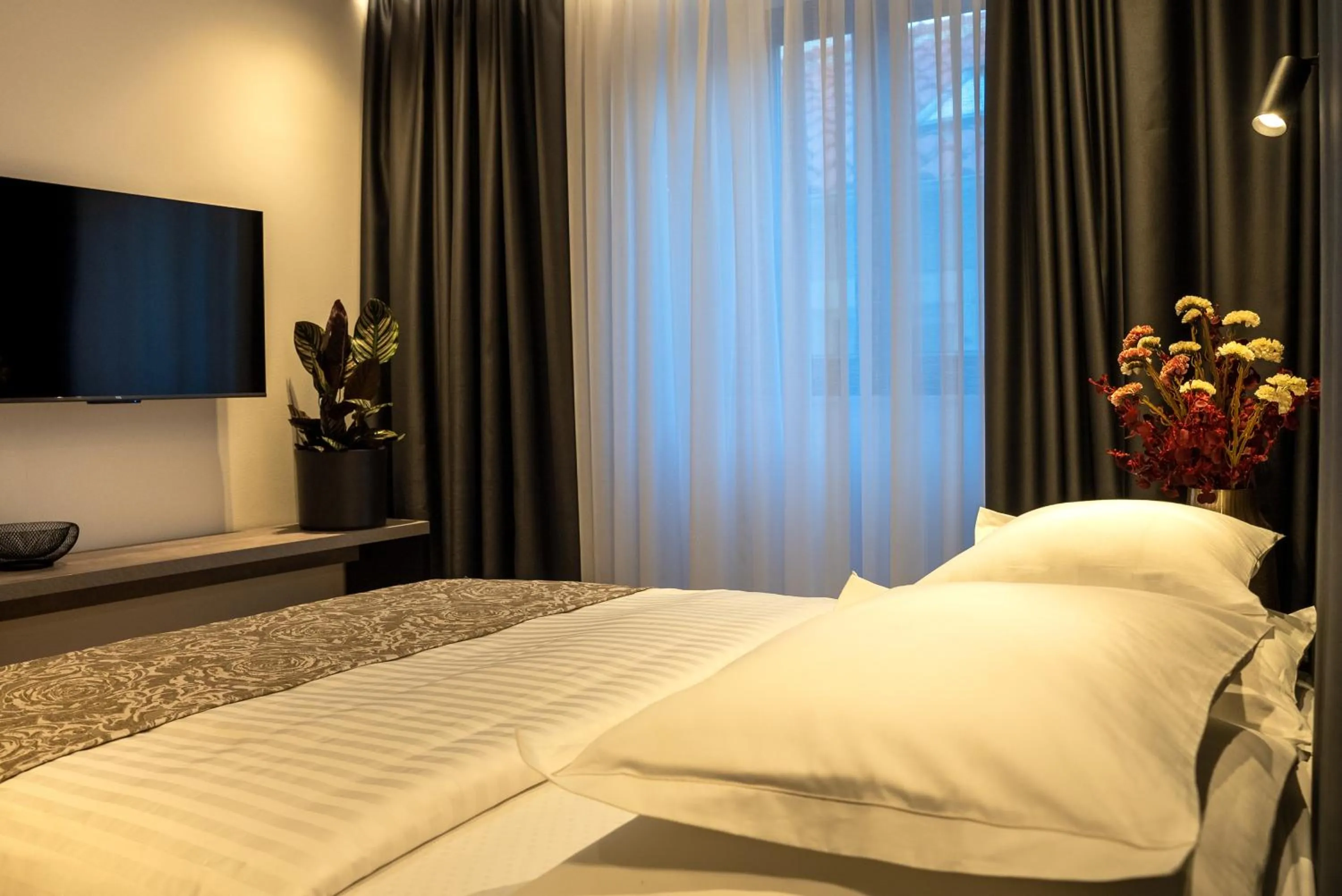 Bed in City Premium Heritage