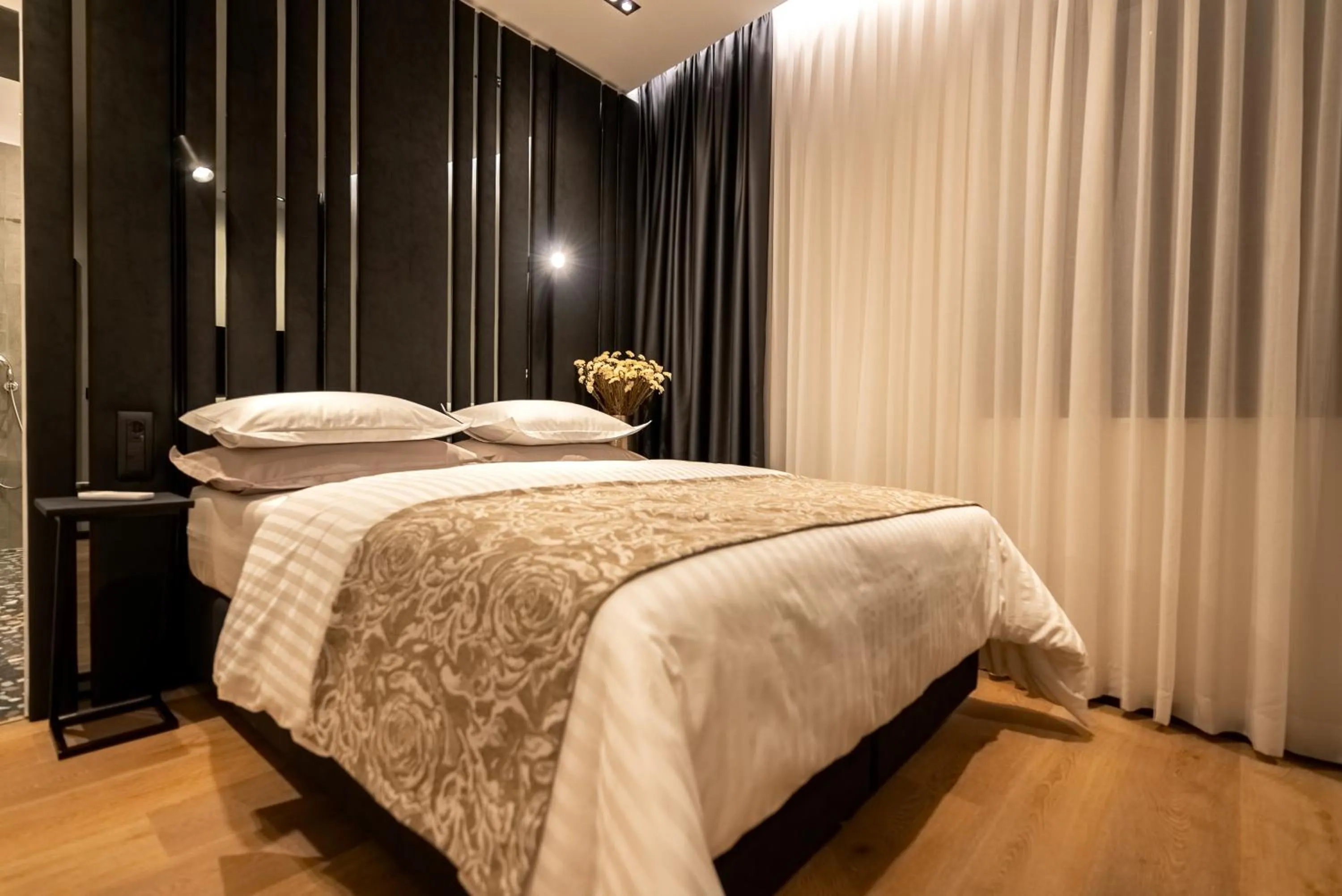 Bed in City Premium Heritage